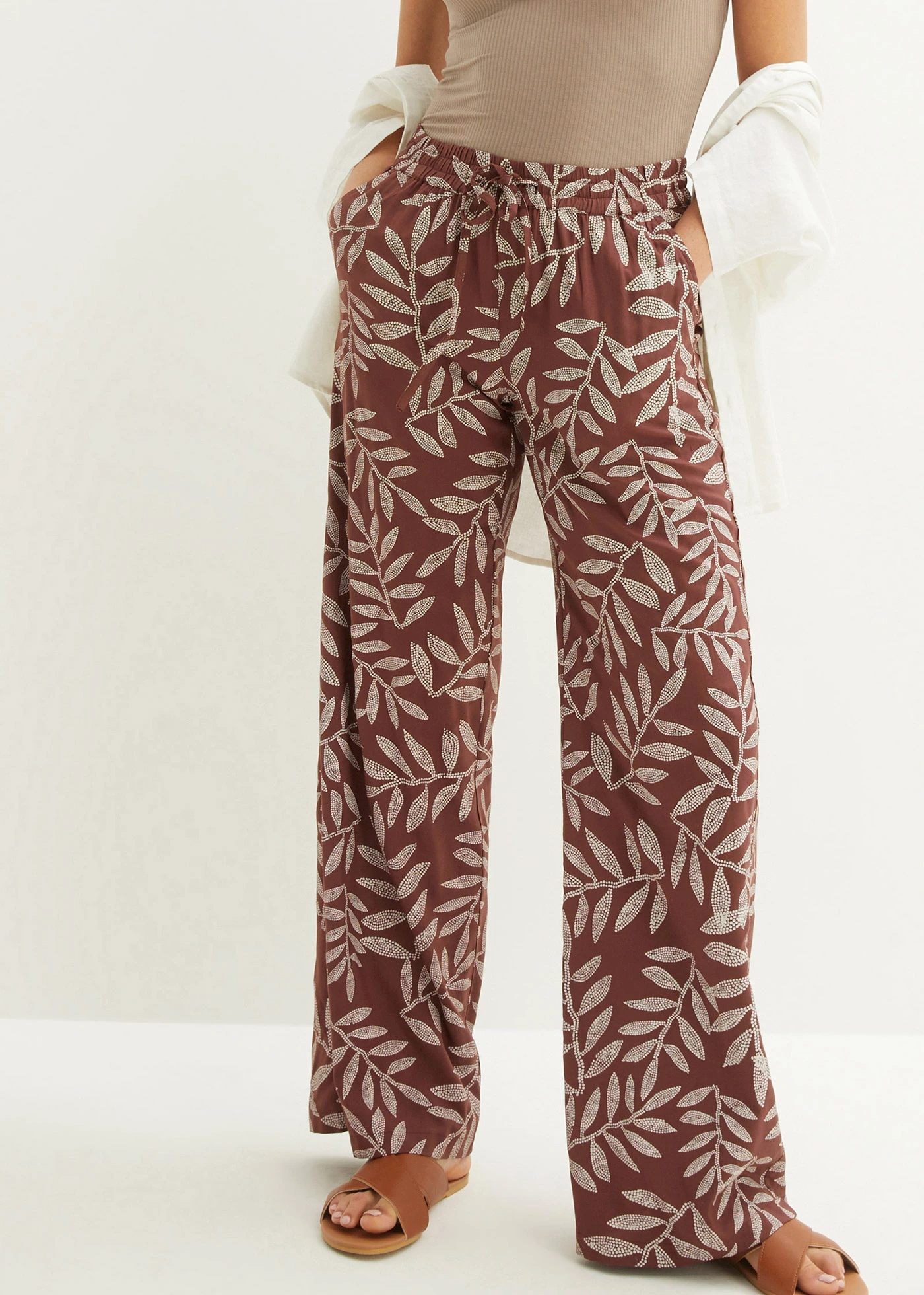 Pantalon palazzo en viscose • acajou foncé/blanc imprimé • Boutique bonprix