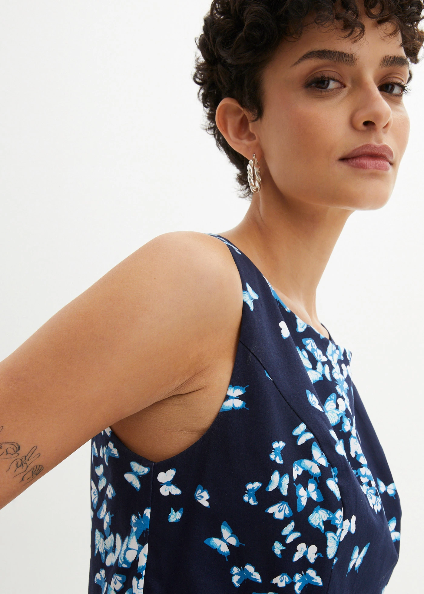 Jurk met permanente plooien en zakken • donkerblauw-wolwit • bonprix online shop