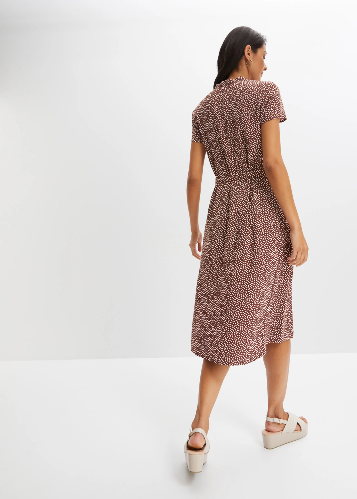 Halenkové šaty s puntíky • puntíkované kouřově hnědá-bílá • bonprix obchod