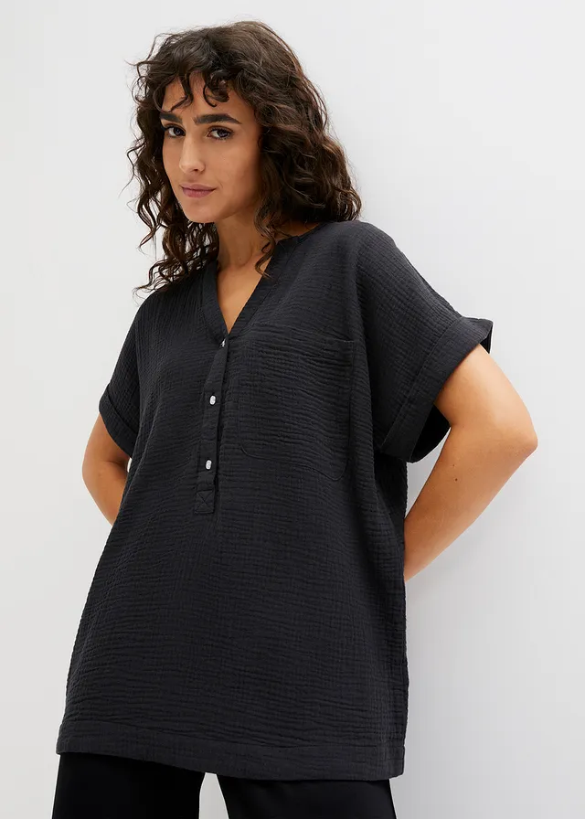 Mousseline blouse met knoopsluiting en zak, Kleur: zwart