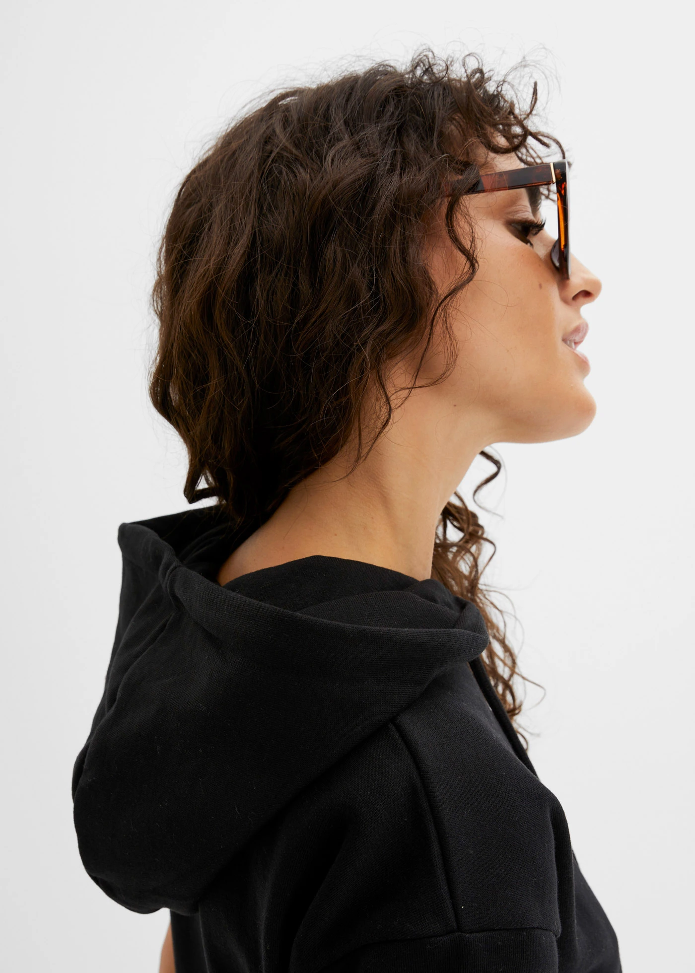 Robe sweat à capuche • noir • Boutique bonprix