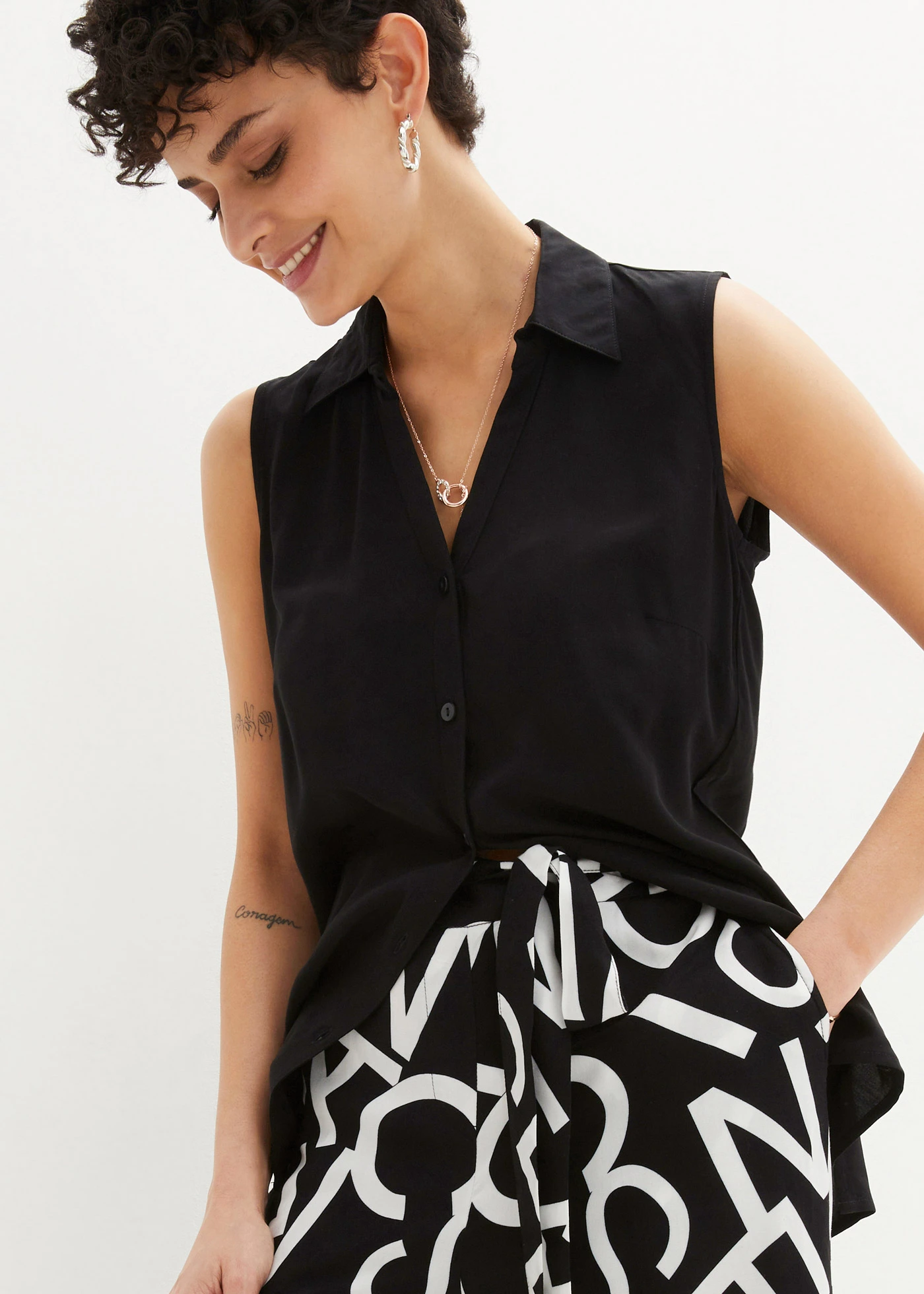 Marlene Dietrich broek met strikceintuur • zwart-wit grafische print • bonprix online shop