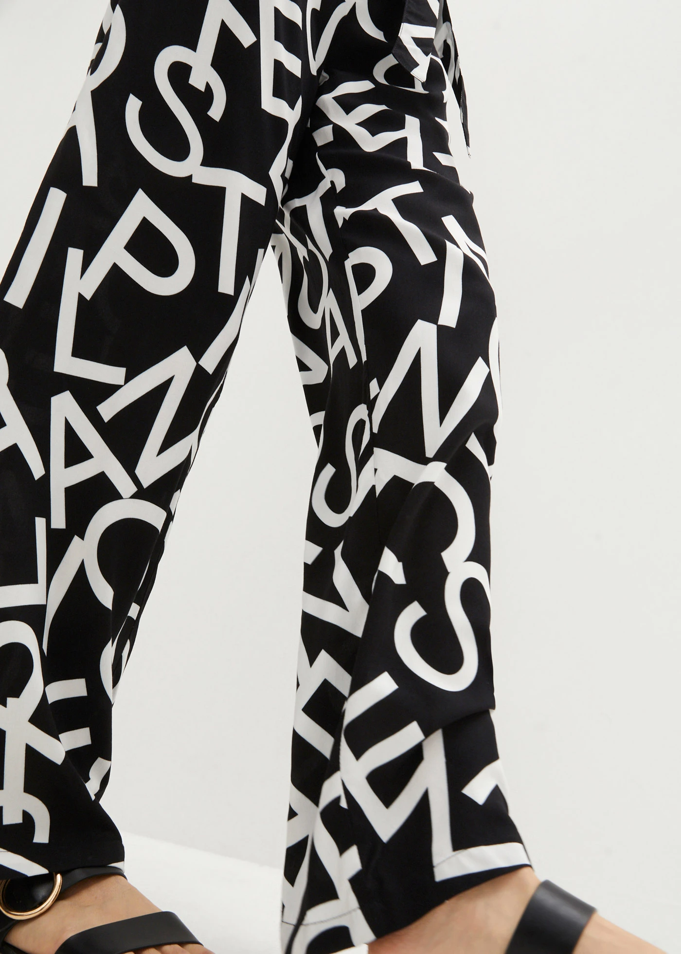 Marlene Dietrich broek met strikceintuur • zwart-wit grafische print • bonprix online shop
