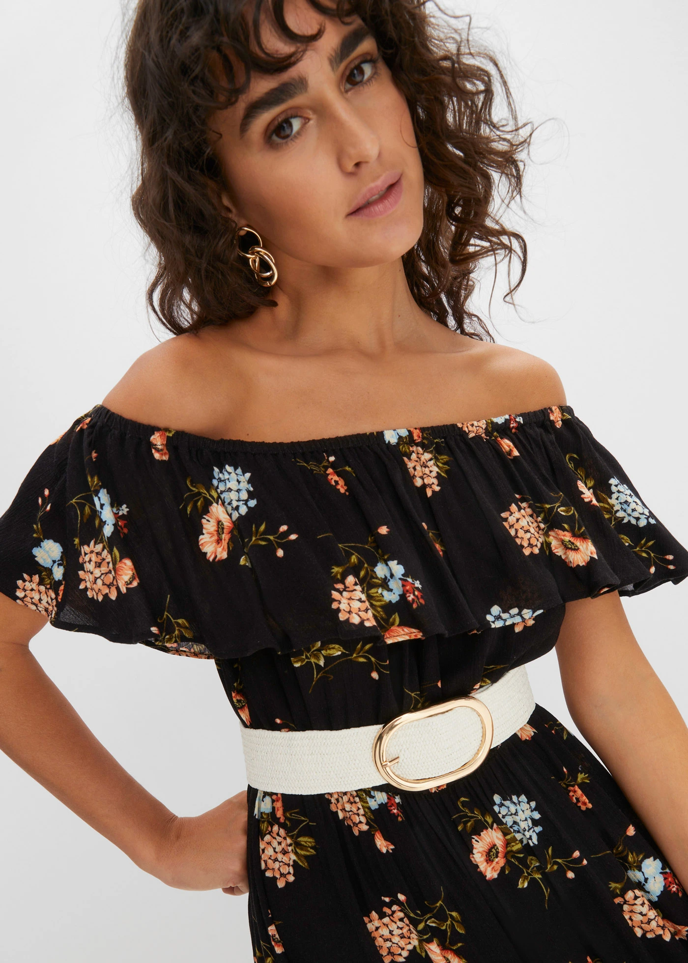 Rochie carmen din viscoză fluidă • negru floral • magazin bonprix