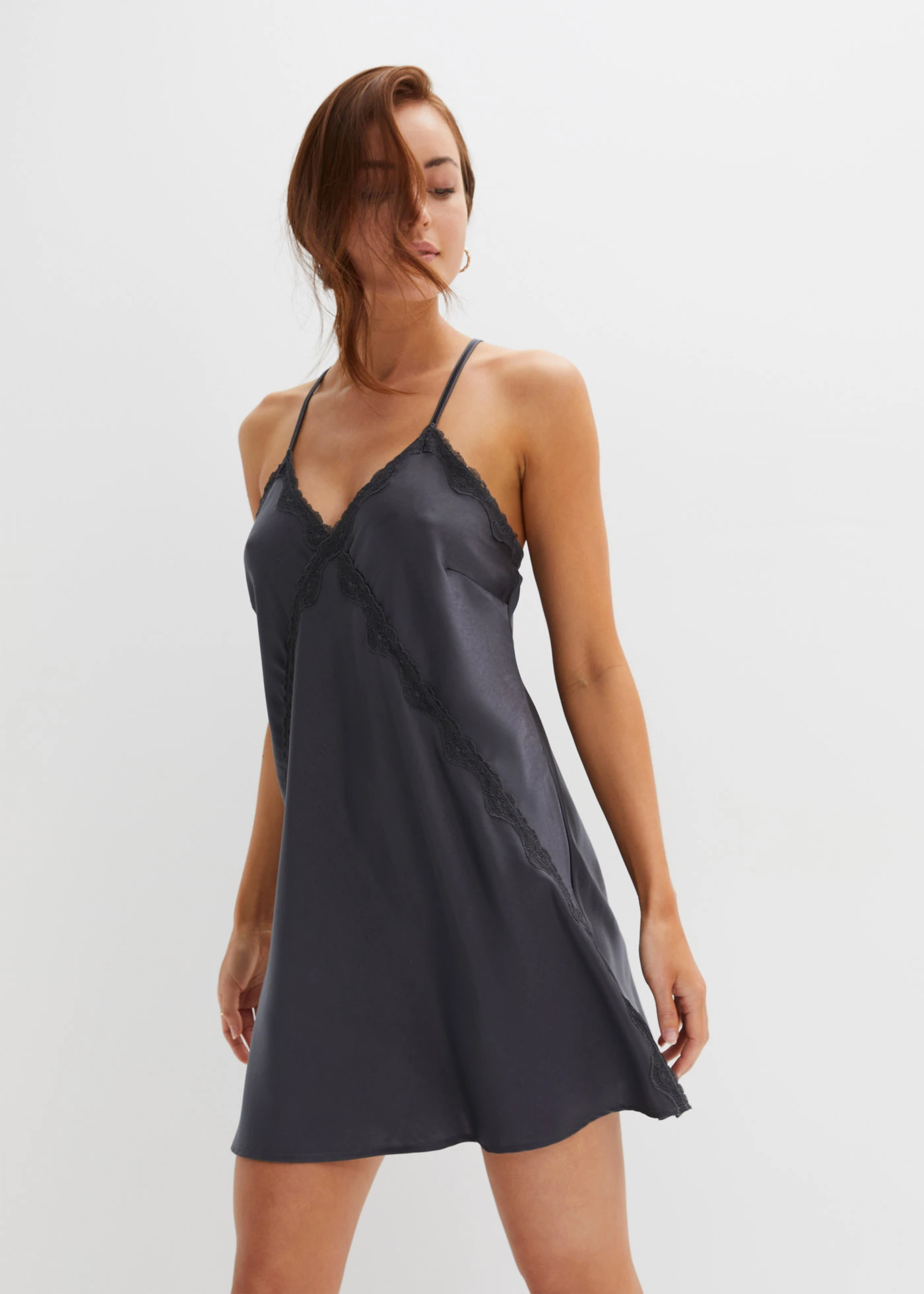 Neglijeu din satin • gri închis • magazin bonprix