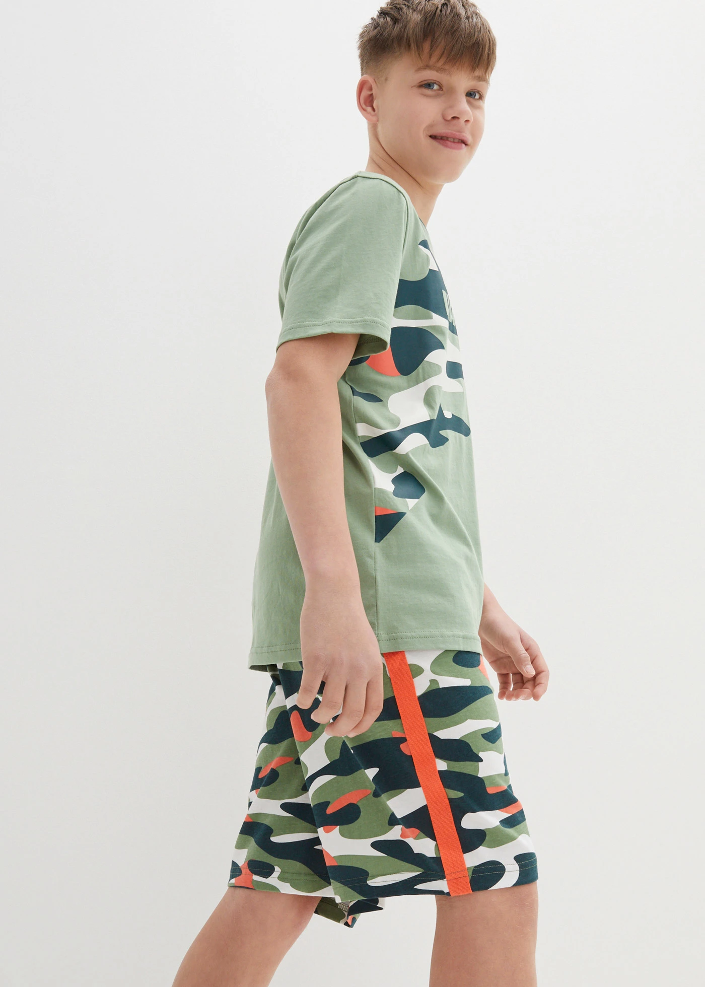 Póló és rövidnadrág tiszta pamutból (2-részes szett) • fenyőzöld-grafikai mintás • bonprix áruház