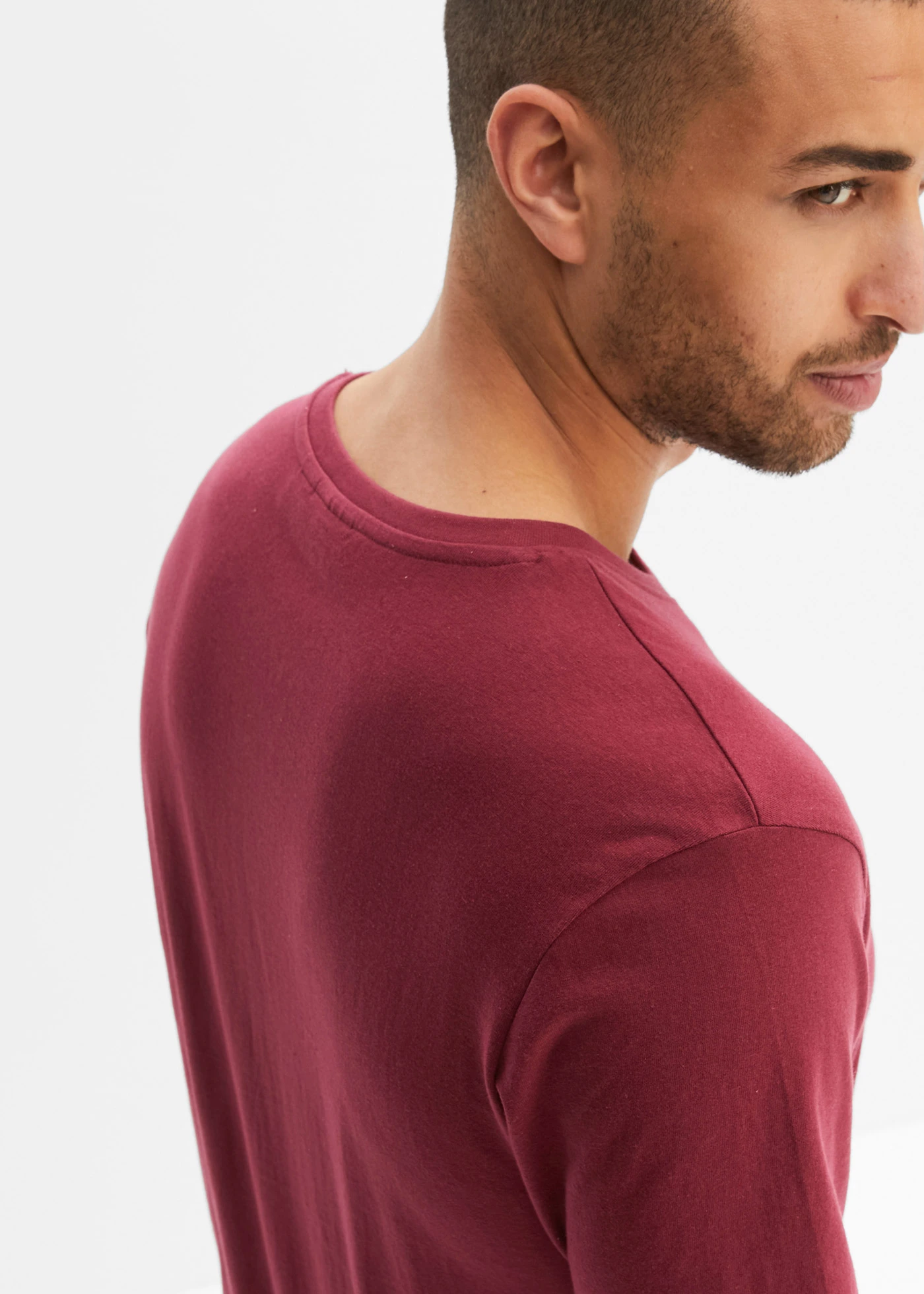 Lot de 2 T-shirts regular • bordeaux + vert foncé imprimé • Boutique bonprix