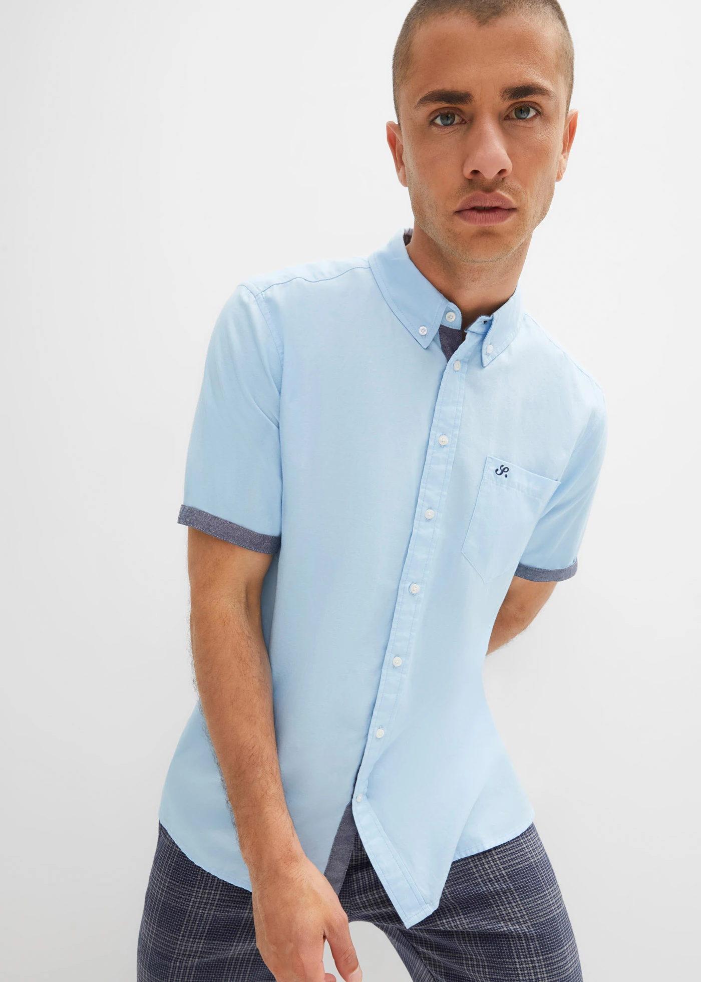 Chemise Oxford manches courtes, 100% coton • bleu clair • Boutique bonprix