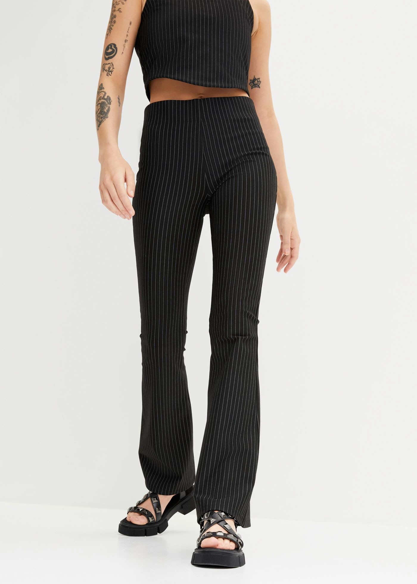 Pantalon à fines rayures • noir-gris rayures verticales • Boutique bonprix