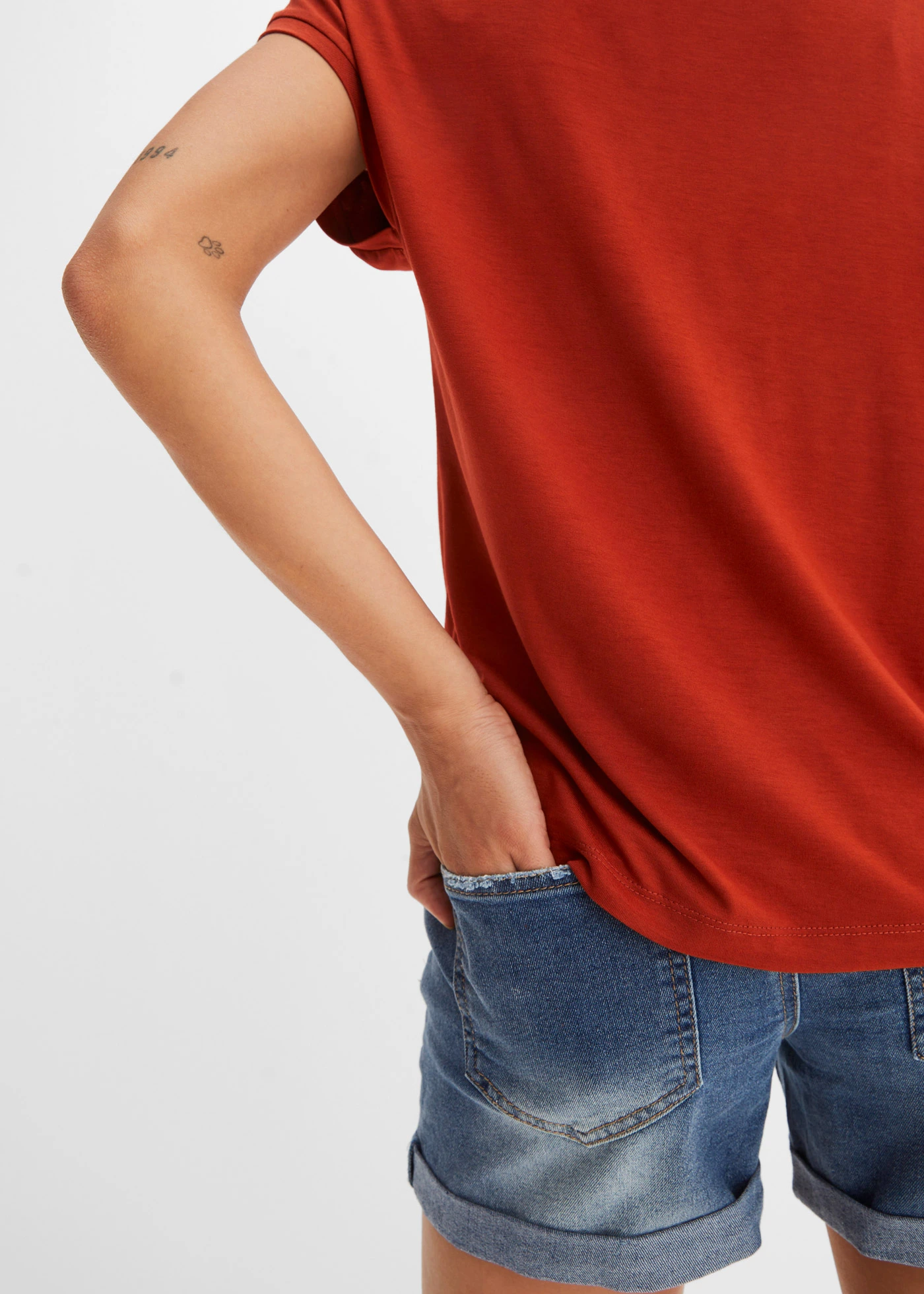 T-shirt en dentelle, en viscose douce • rouge carmin • Boutique bonprix