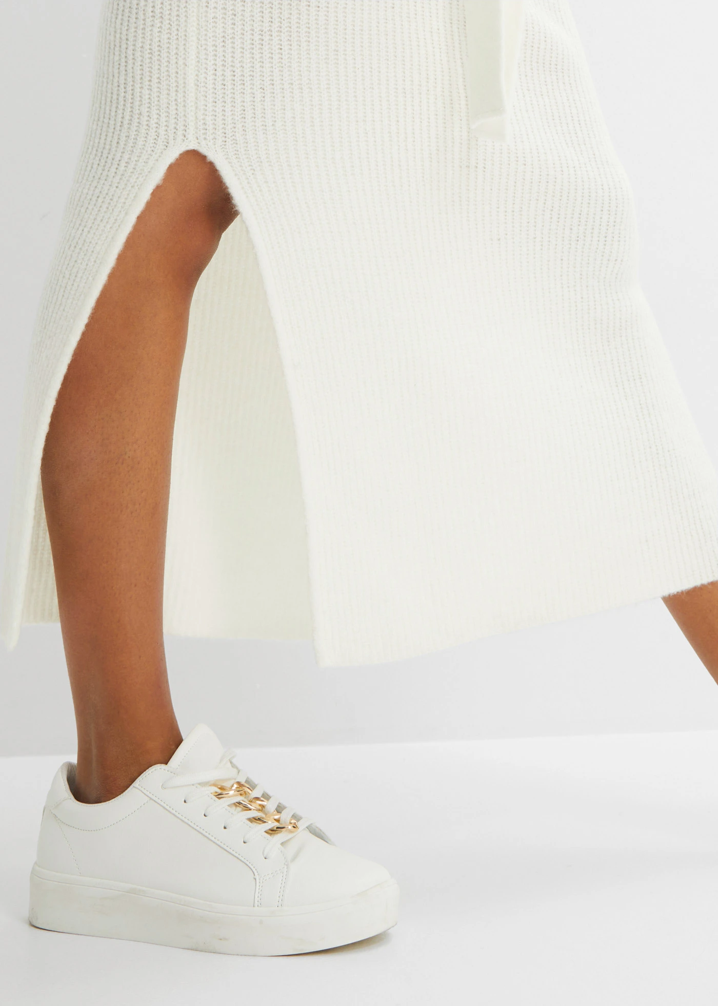 Robe longue en maille avec ceinture (ens. 2 pces) • blanc cassé • Boutique bonprix