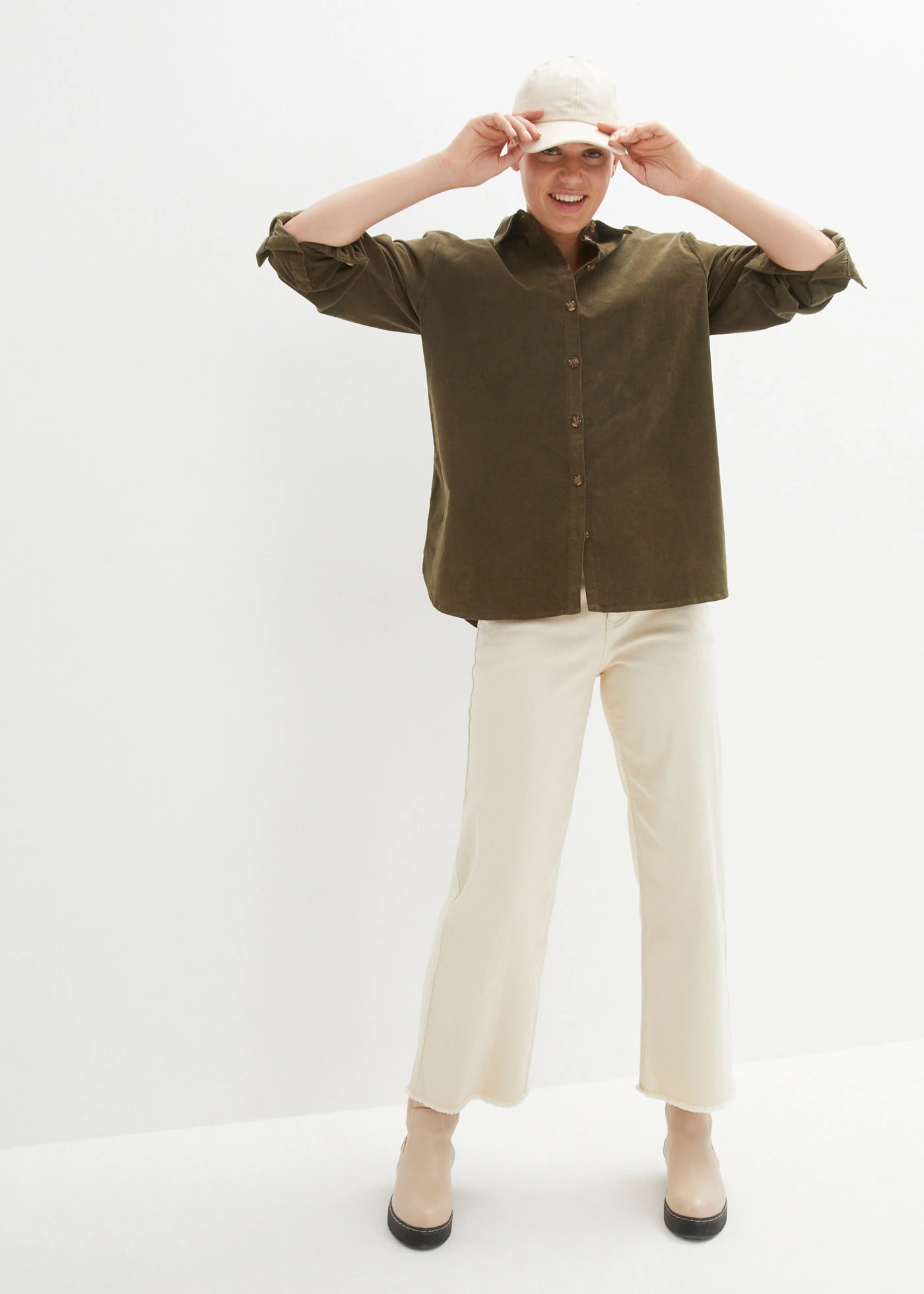 Cămașă raiată cu crăpături laterale • oliv închis • magazin bonprix