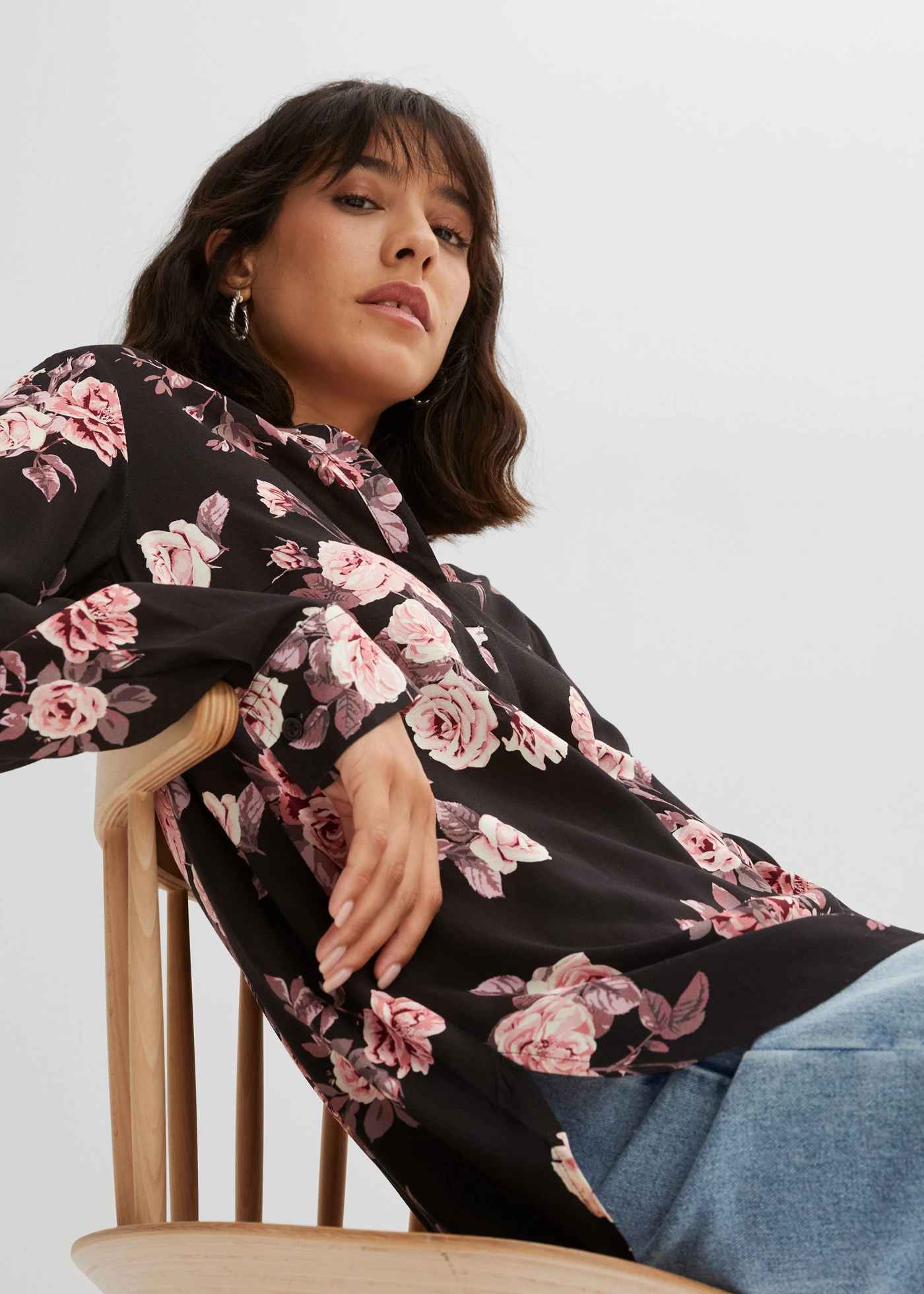 Tunică-bluză • negru-roz deschis floral • magazin bonprix