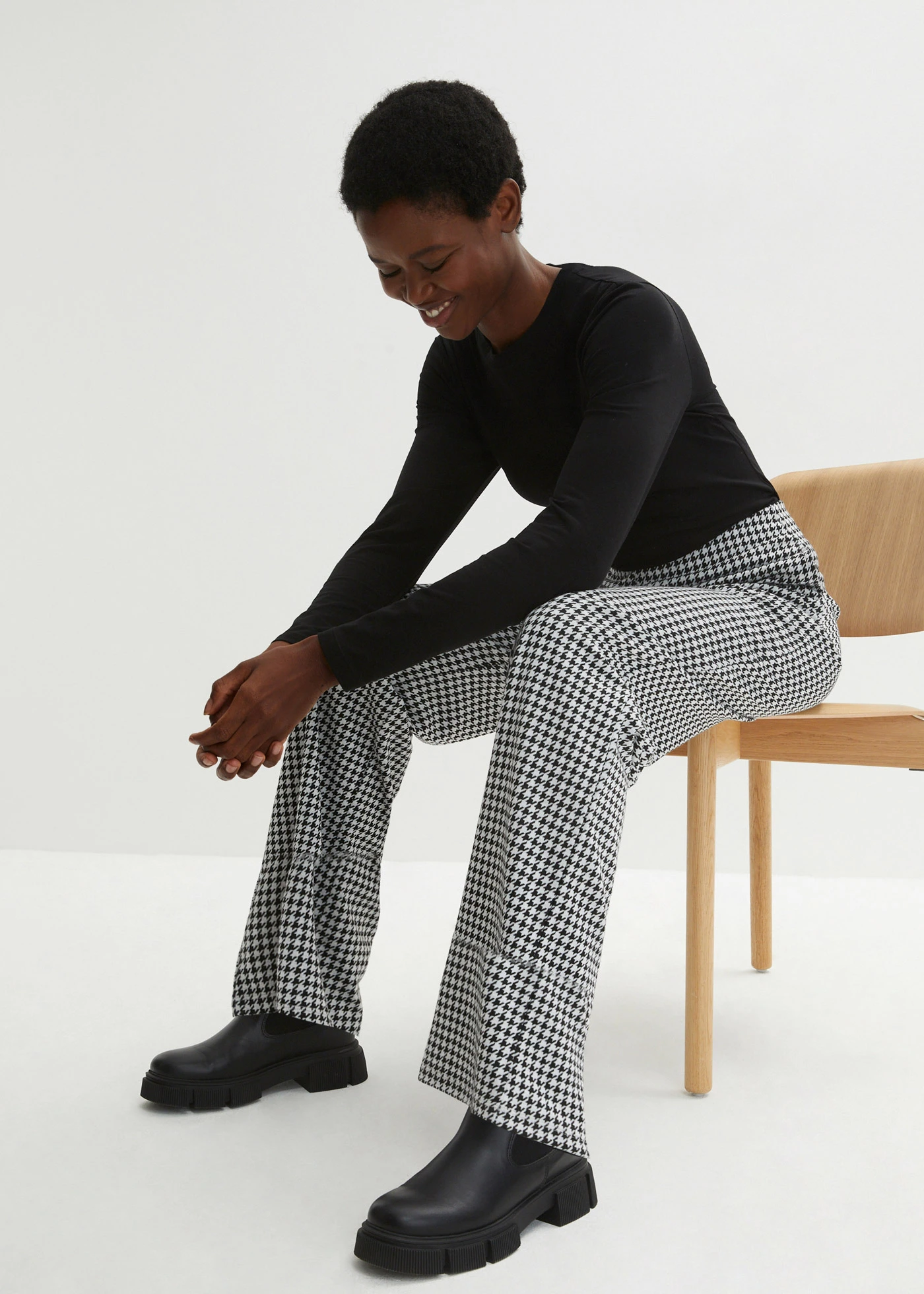 Strečové kalhoty se vzorem kohoutí stopy, Wide Leg • černo-bílá kostka • bonprix obchod