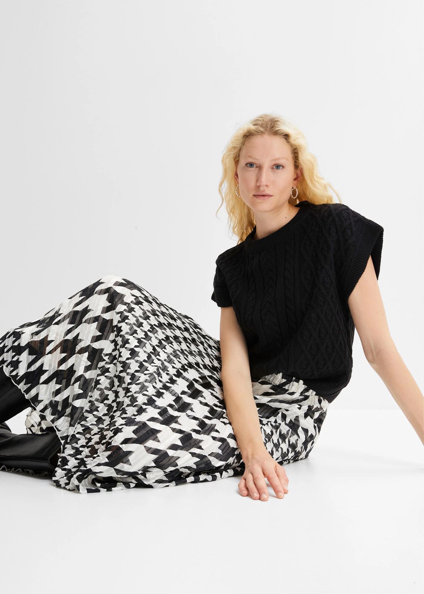 Chiffon rok met pied-de-poule • zwart-wolwit gedessineerd • bonprix online shop