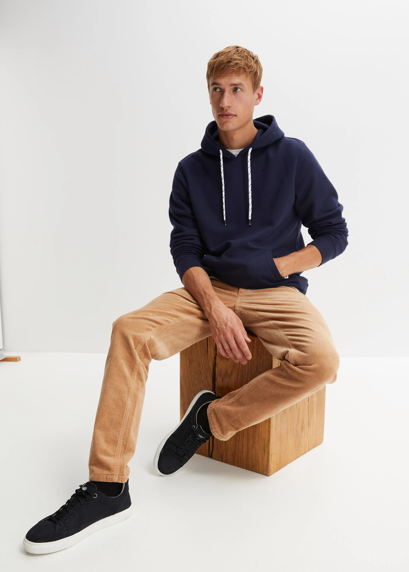 Mikina s kapucňou, Regular fit • tmavomodrá • obchod bonprix