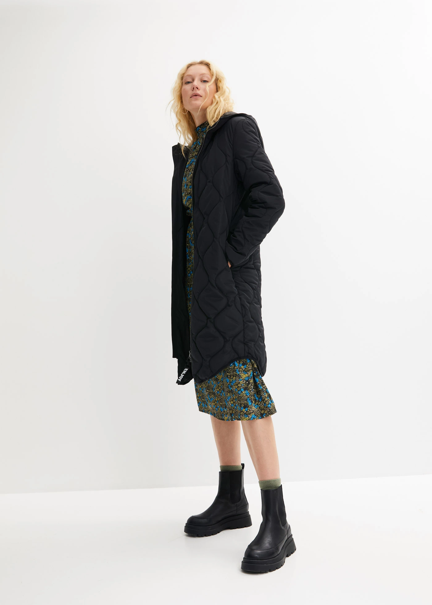 Prošívaný kabát z recyklovaného polyesteru • černá • bonprix obchod