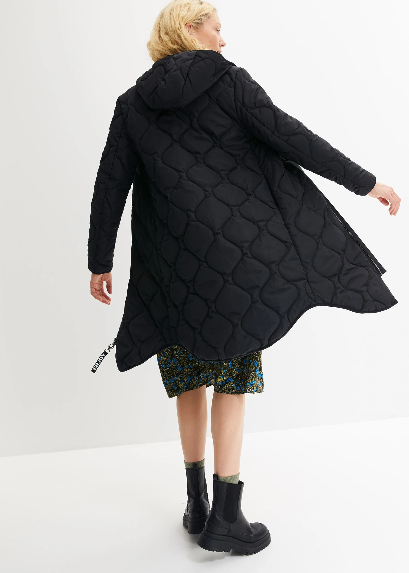 Prošívaný kabát z recyklovaného polyesteru • černá • bonprix obchod