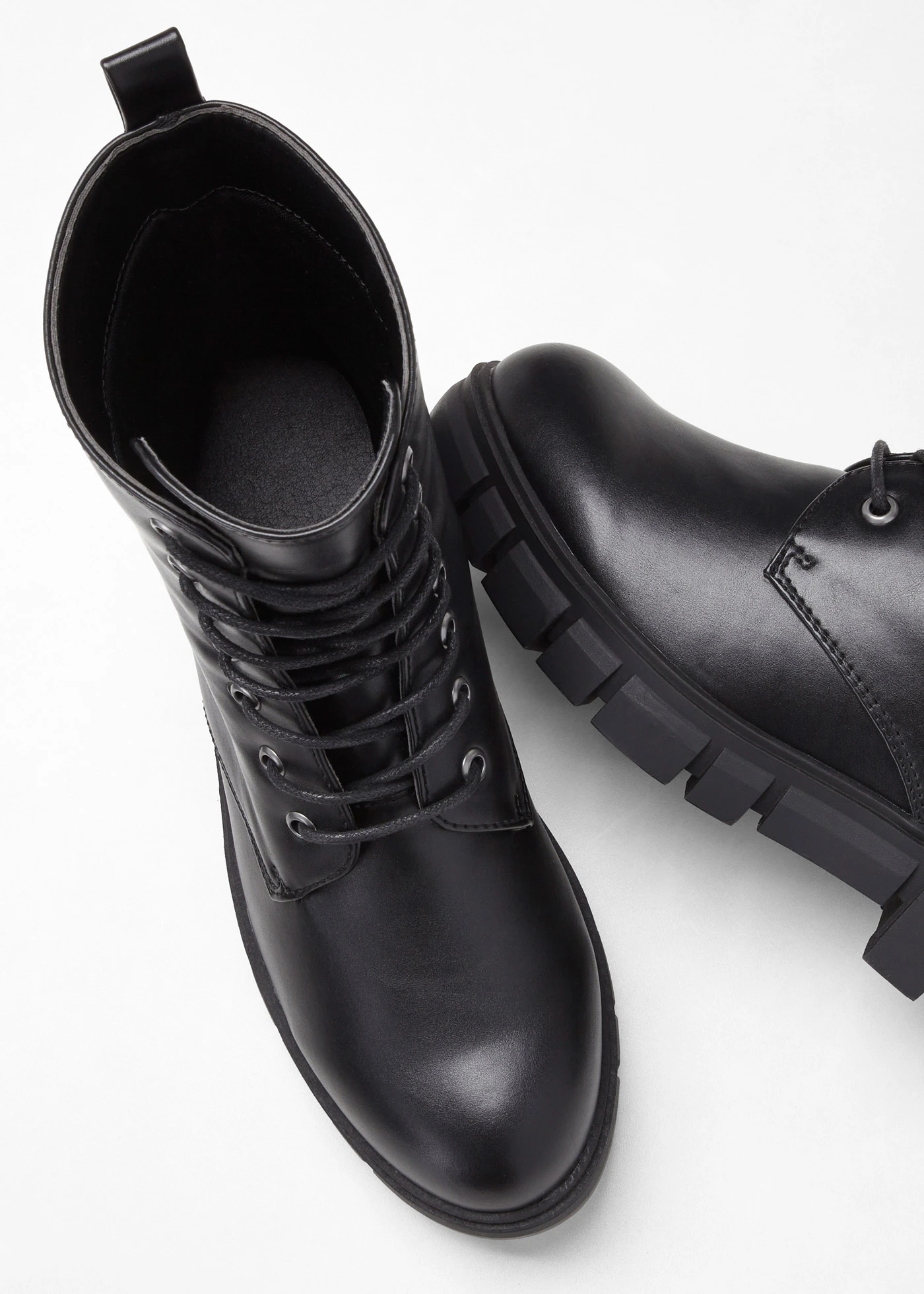 Šněrovací kotníková obuv s profilovanou podrážkou • černá • bonprix obchod