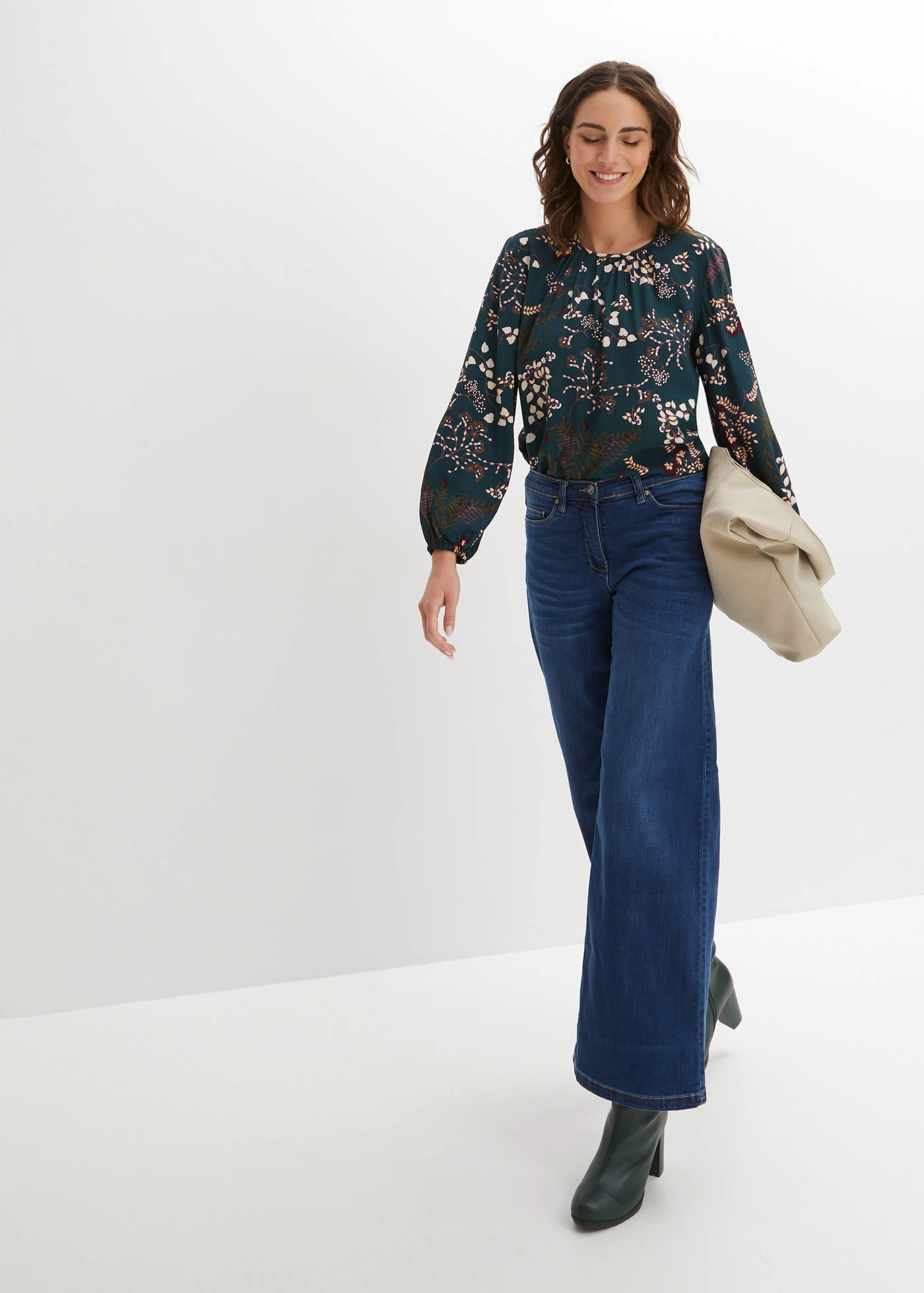 Blouse en viscose • vert profond à fleurs • Boutique bonprix