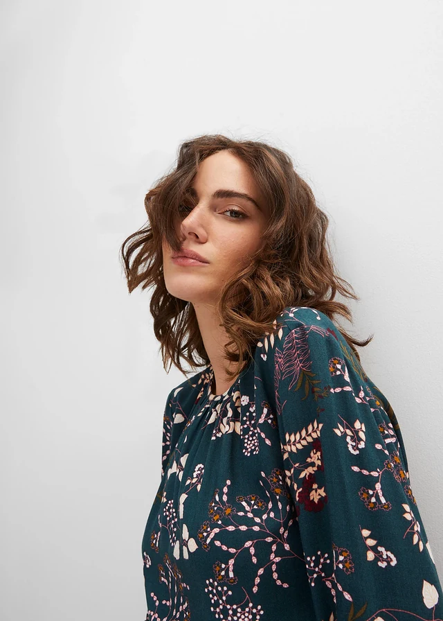 Gedessineerde blouse van viscose • diepgroen gebloemd • product-page.page-title-suffix