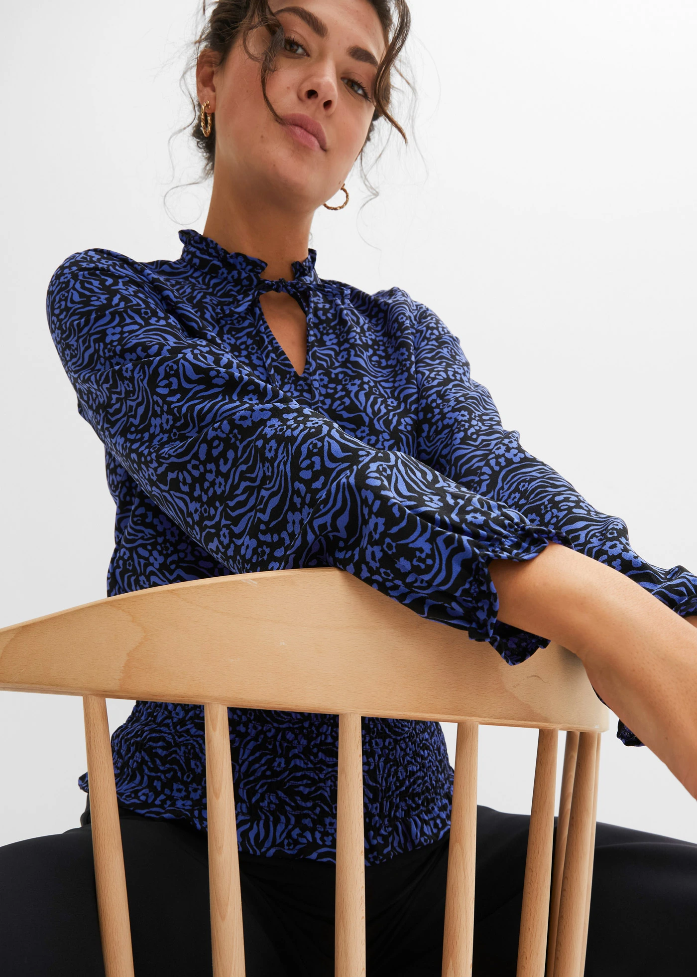 Blouse met smokwerk • edelsteenblauw gebloemd • bonprix online shop