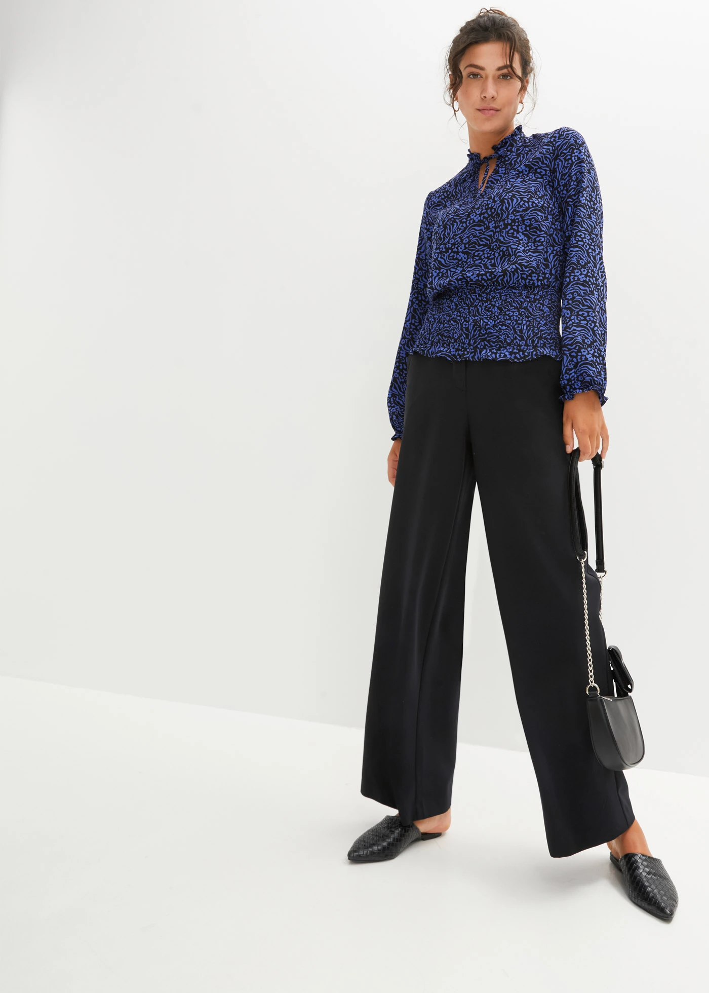 Blouse met smokwerk • edelsteenblauw gebloemd • bonprix online shop