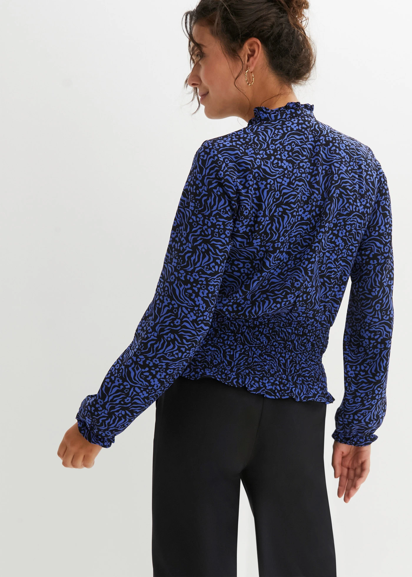 Blouse met smokwerk • edelsteenblauw gebloemd • bonprix online shop