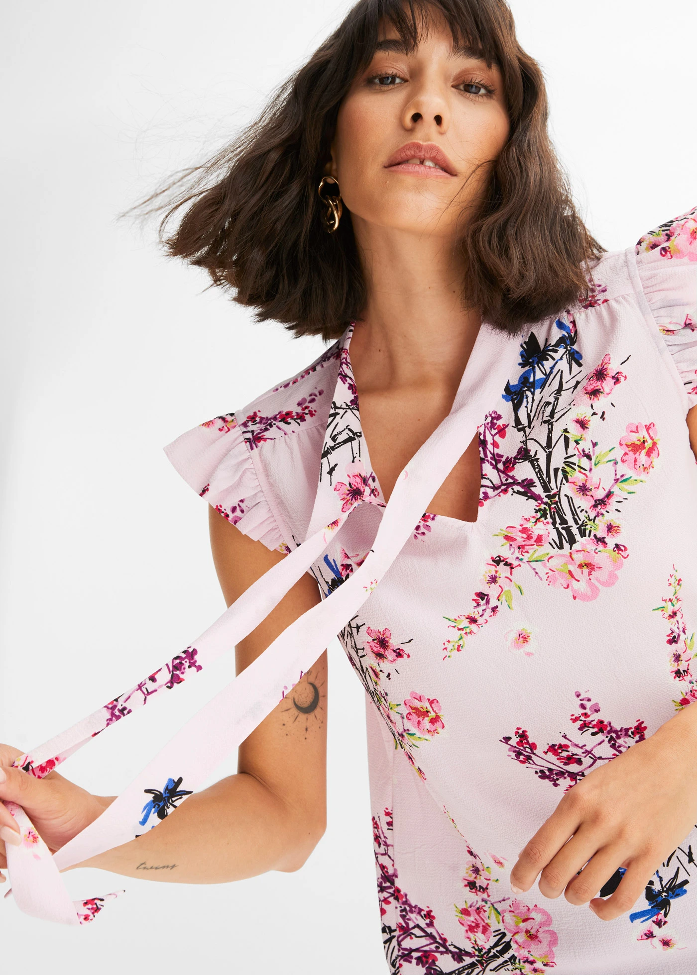 Blouse met strik en volantmouwen • roze gebloemd • bonprix online shop