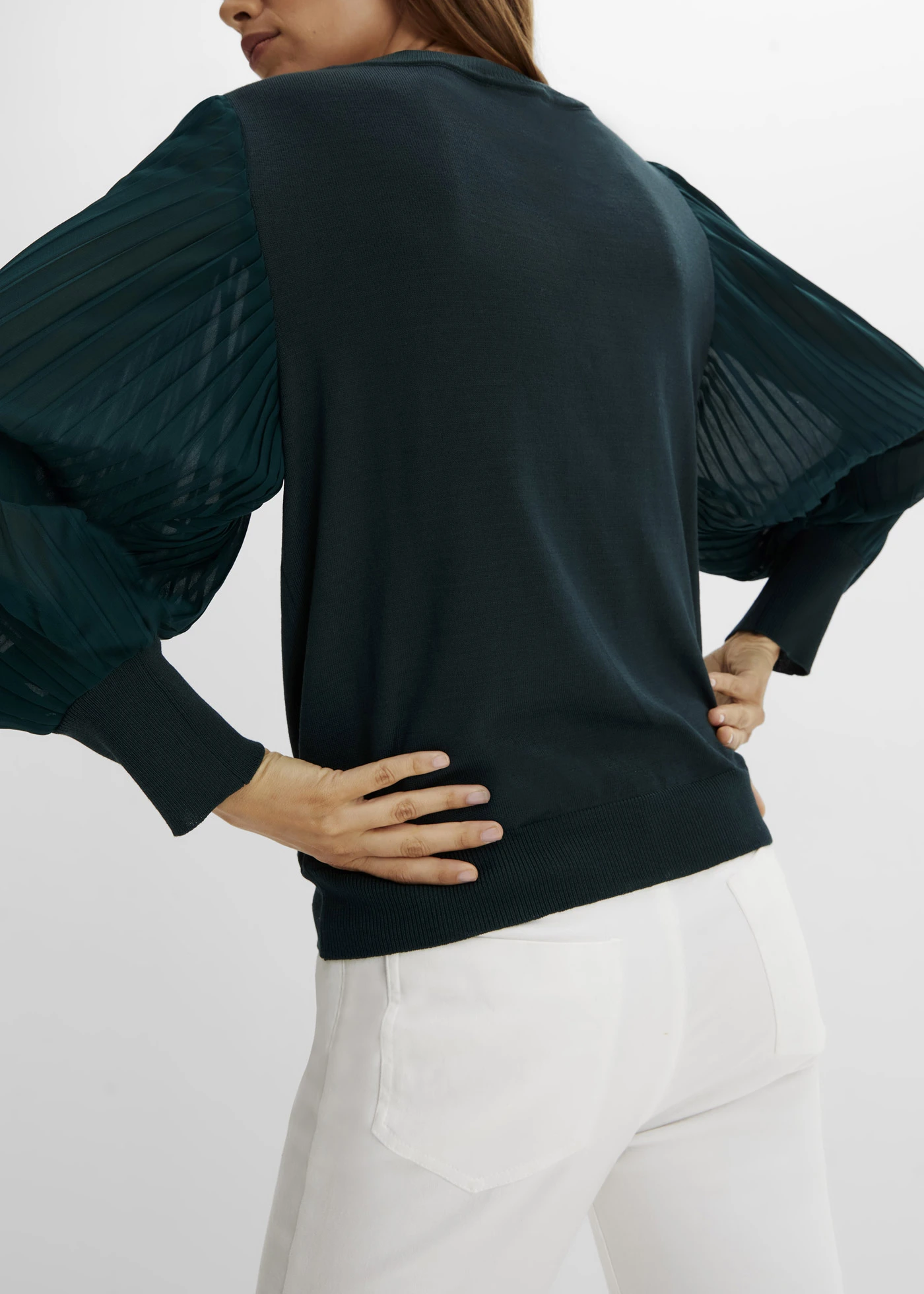 Pull doux en fine maille, viscose majoritaire • vert profond • Boutique bonprix