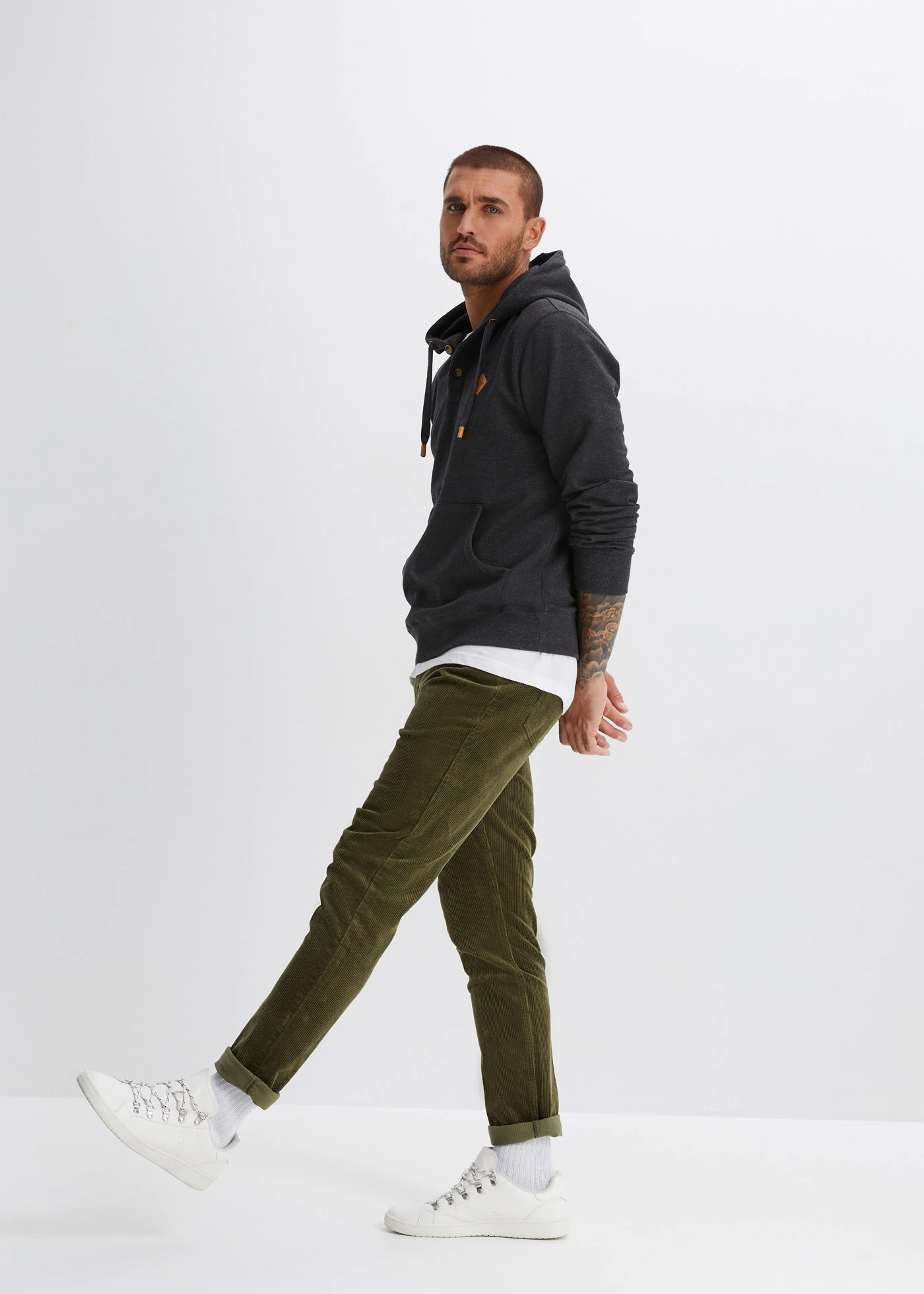 Hoodie met imitatieleren details en binnenin zacht geruwd • zwart mêlee • bonprix online shop