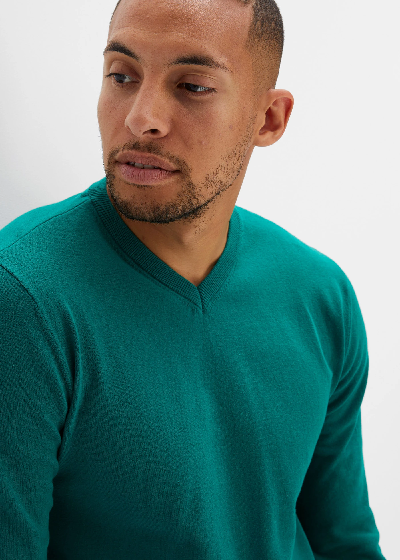 Fijngebreide trui in een zachte katoemix • briljantgroen • bonprix online shop