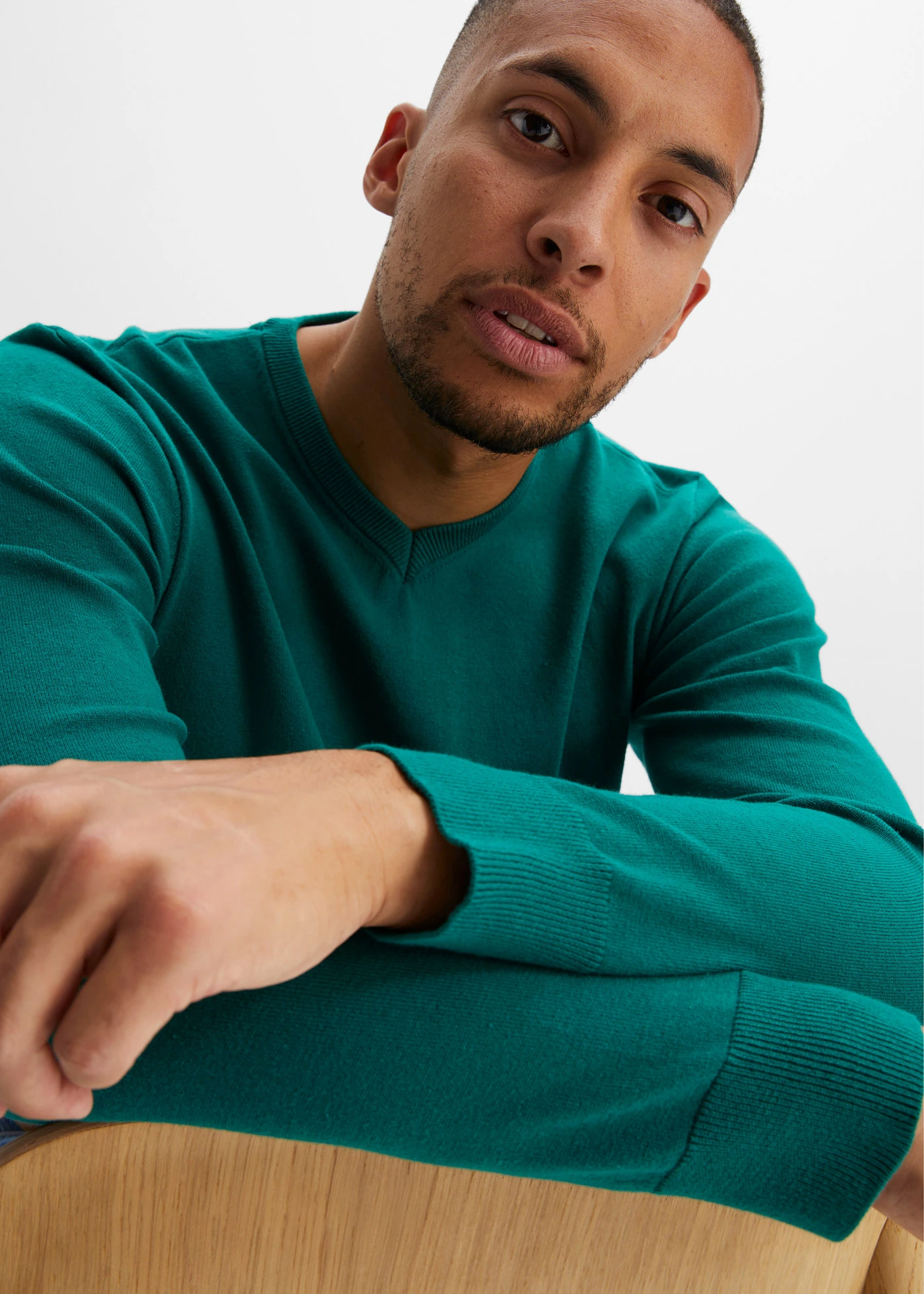 Fijngebreide trui in een zachte katoemix • briljantgroen • bonprix online shop