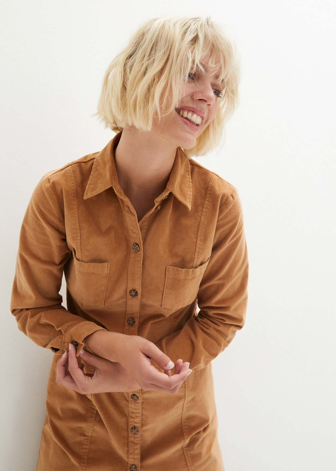 Manšestrové strečové šaty • ledová káva • bonprix obchod