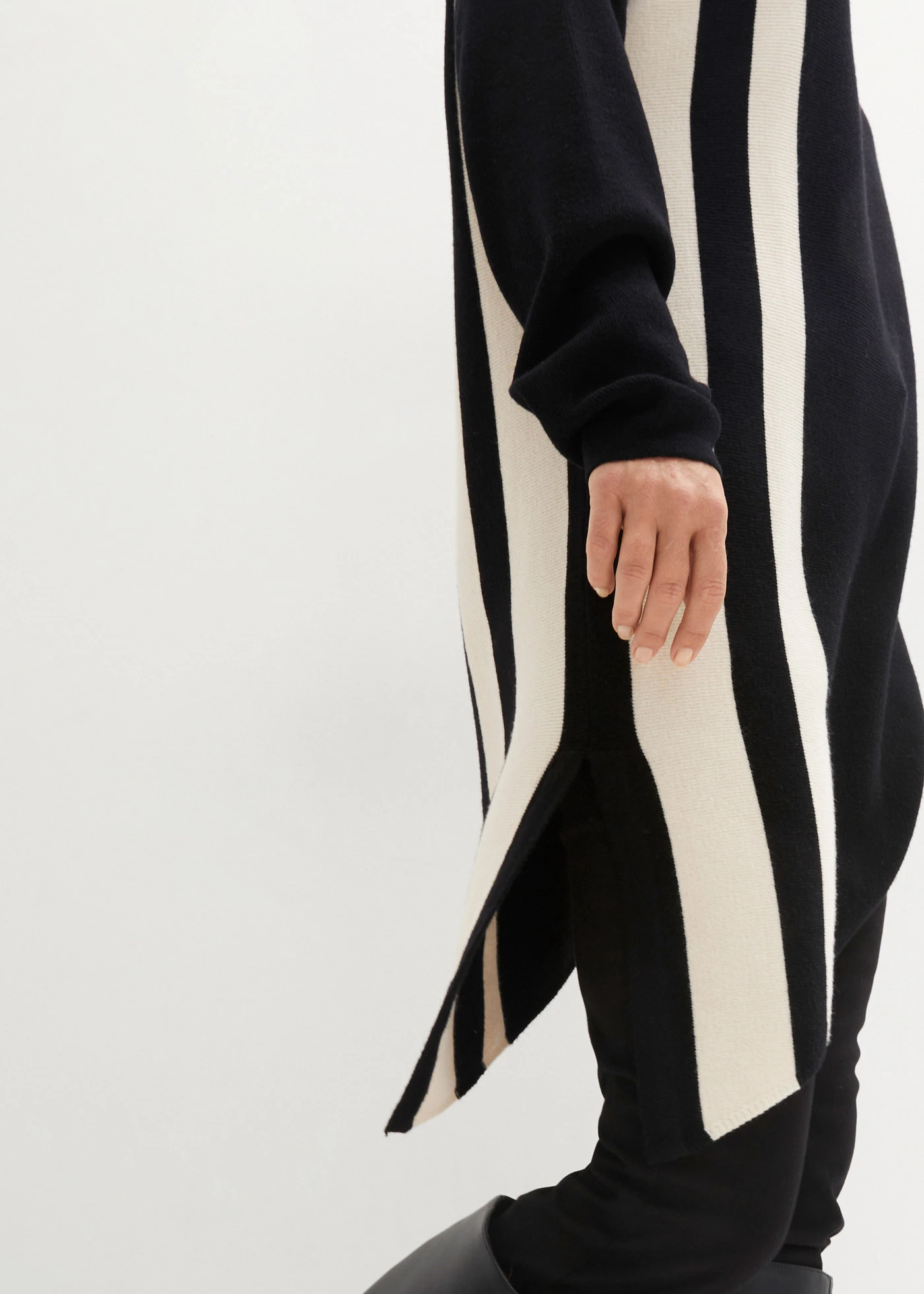 Pull à pans • noir-gris galet rayé • Boutique bonprix