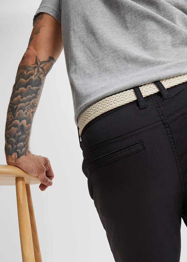 Regular fit chino met elastisch tailleband en riem, straight • zwart • product-page.page-title-suffix