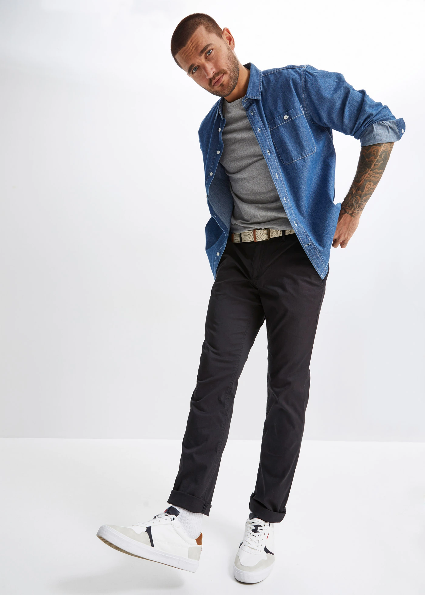 Regular Fit chino nadrág elasztikus derékpánttal és övvel, Straight • fekete • bonprix áruház