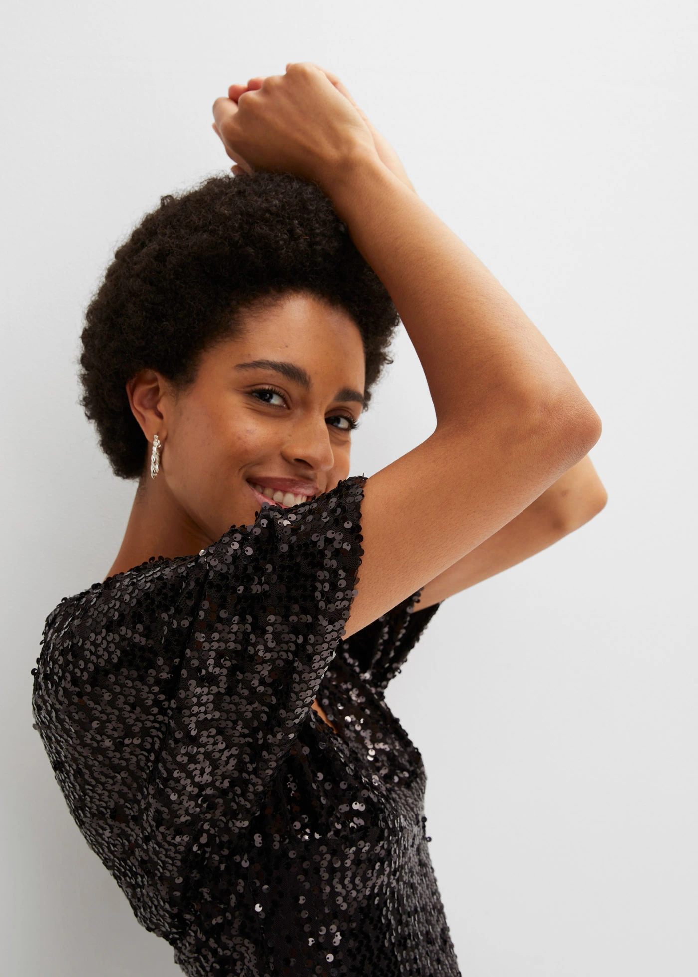 Mini jurk met pailletten • zwart • bonprix online shop