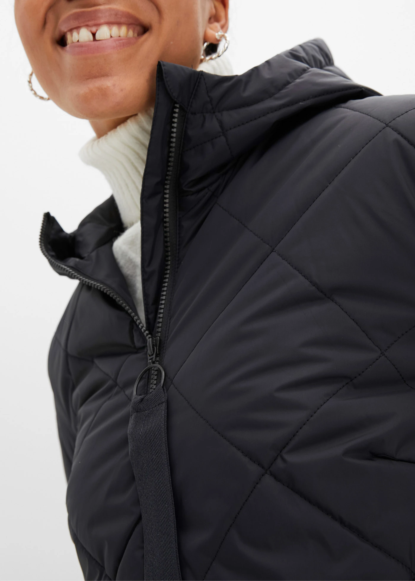 Mantou lung matlasat cu glugă, vătuit • negru • magazin bonprix