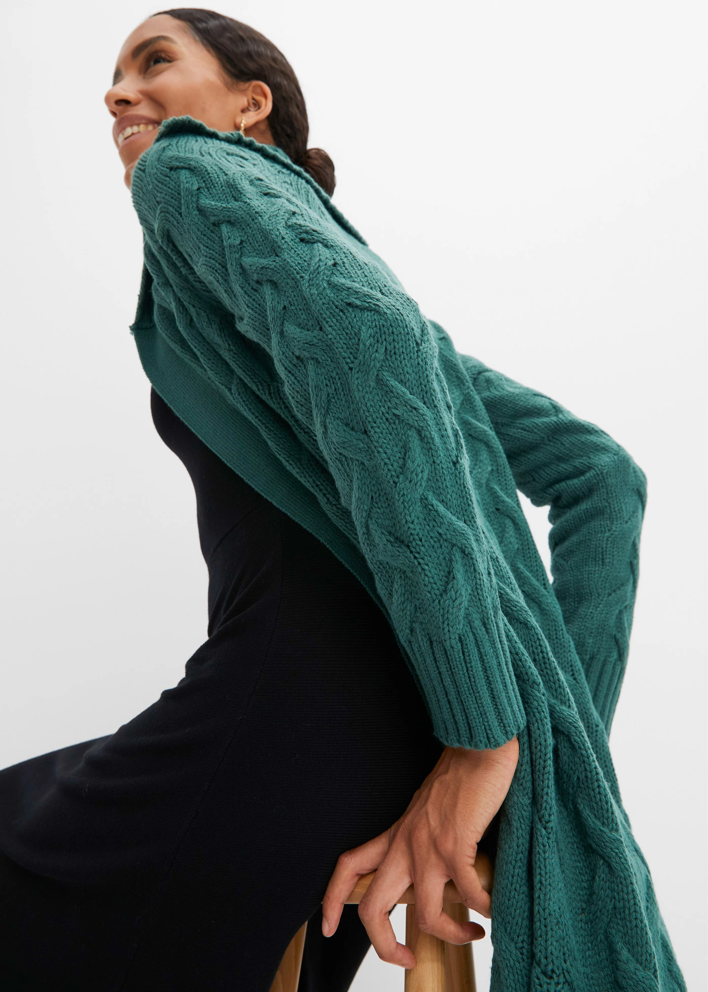 Gilet long en maille torsadée • vert mat • Boutique bonprix