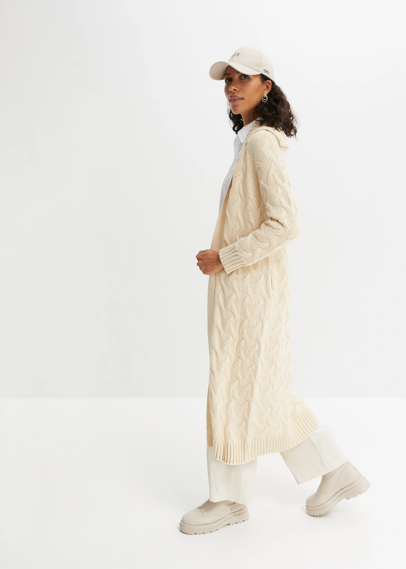 Gilet long en maille torsadée • gris galet • Boutique bonprix