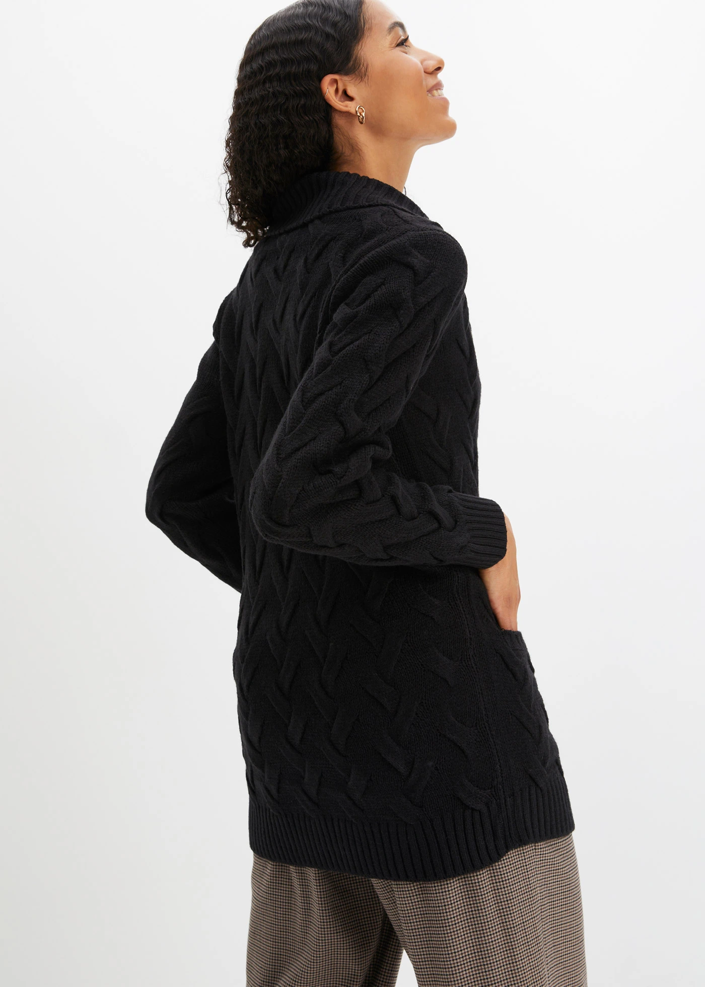 Pletený kabátek se šálovým límcem a copánkovým vzorem • černá • bonprix obchod