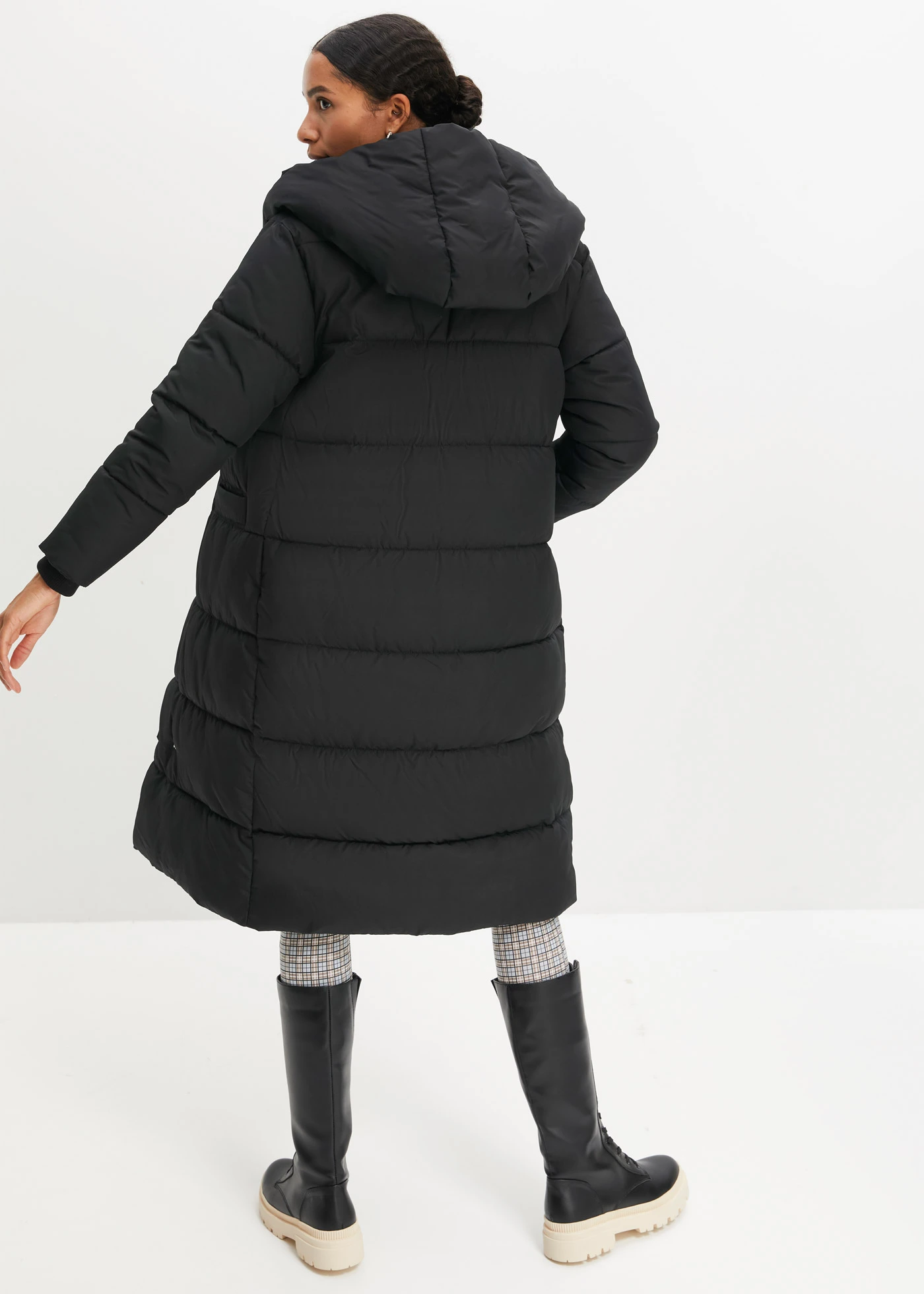Mantou oversize, matlasat • negru • magazin bonprix