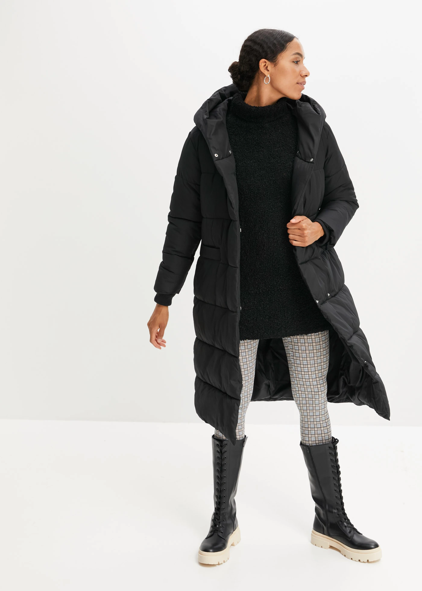 Mantou oversize, matlasat • negru • magazin bonprix