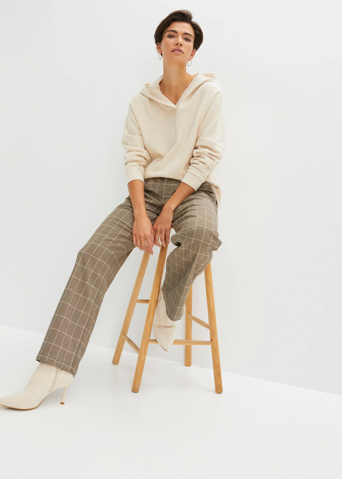 Mikina s kapucí, střih Regular Fit • šedobéžová • bonprix obchod