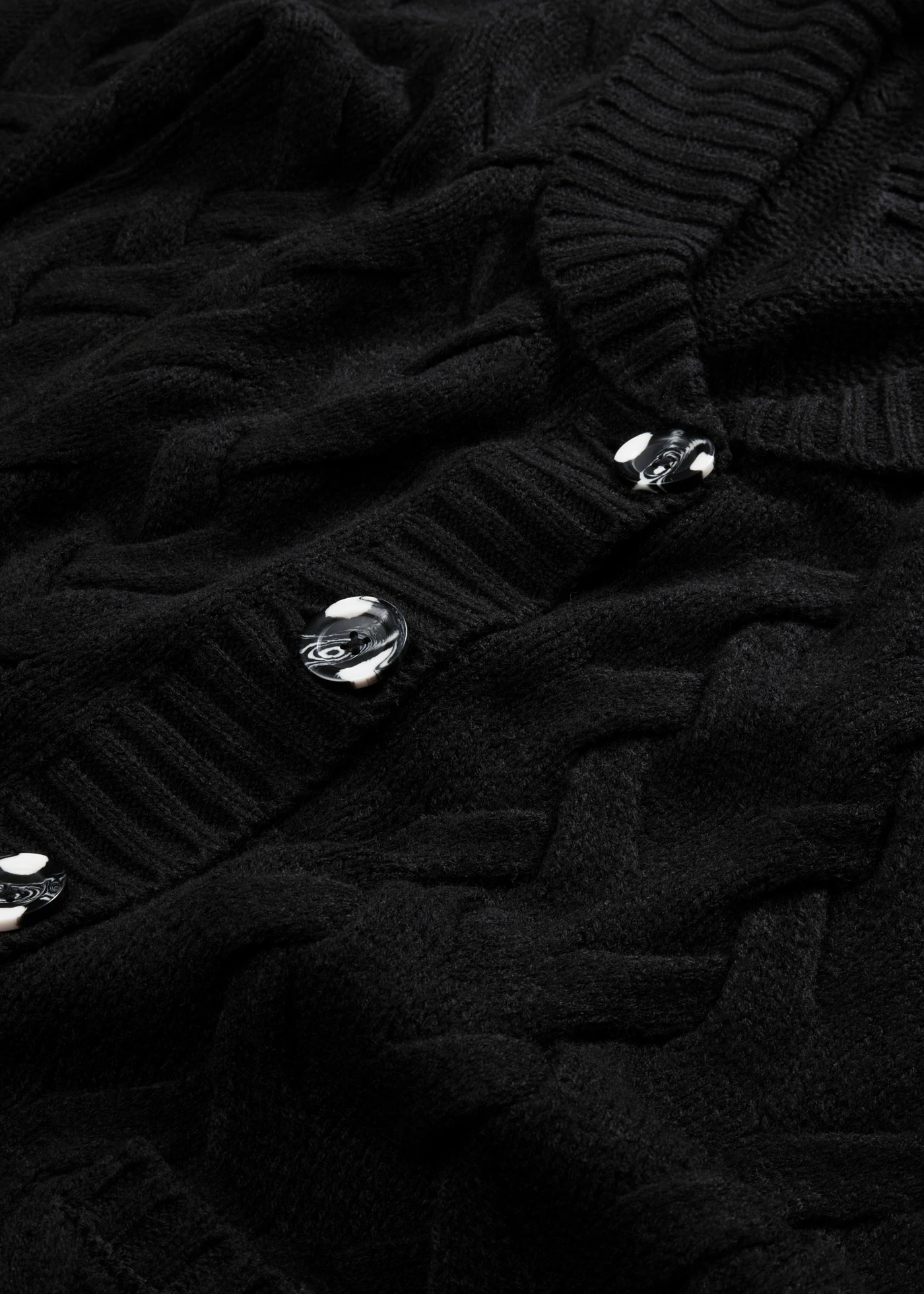 Pletený kabátek se šálovým límcem a copánkovým vzorem • černá • bonprix obchod