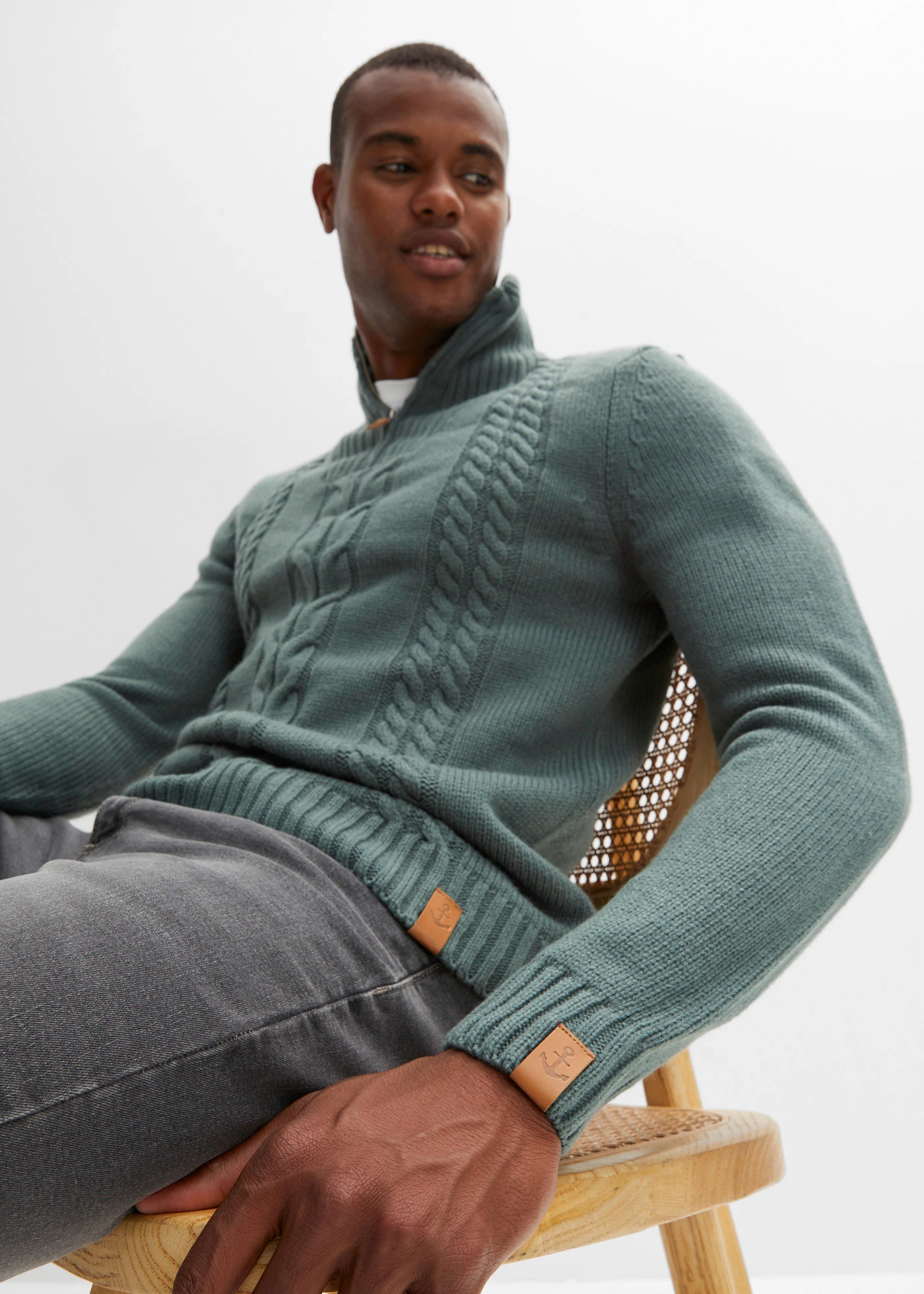 Svetr s límcem na zip a copánkovým vzorem, ze silnější pleteniny • šedozelená • bonprix obchod