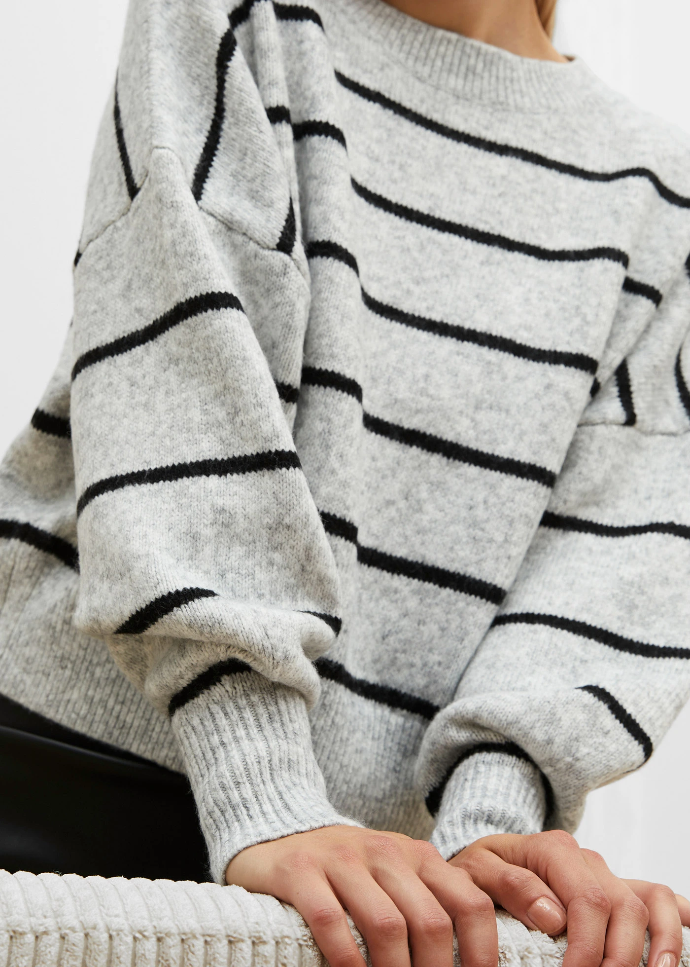 Pulover cu dungi, Oversized Fit • gri deschis melanj/negru cu dungi • magazin bonprix