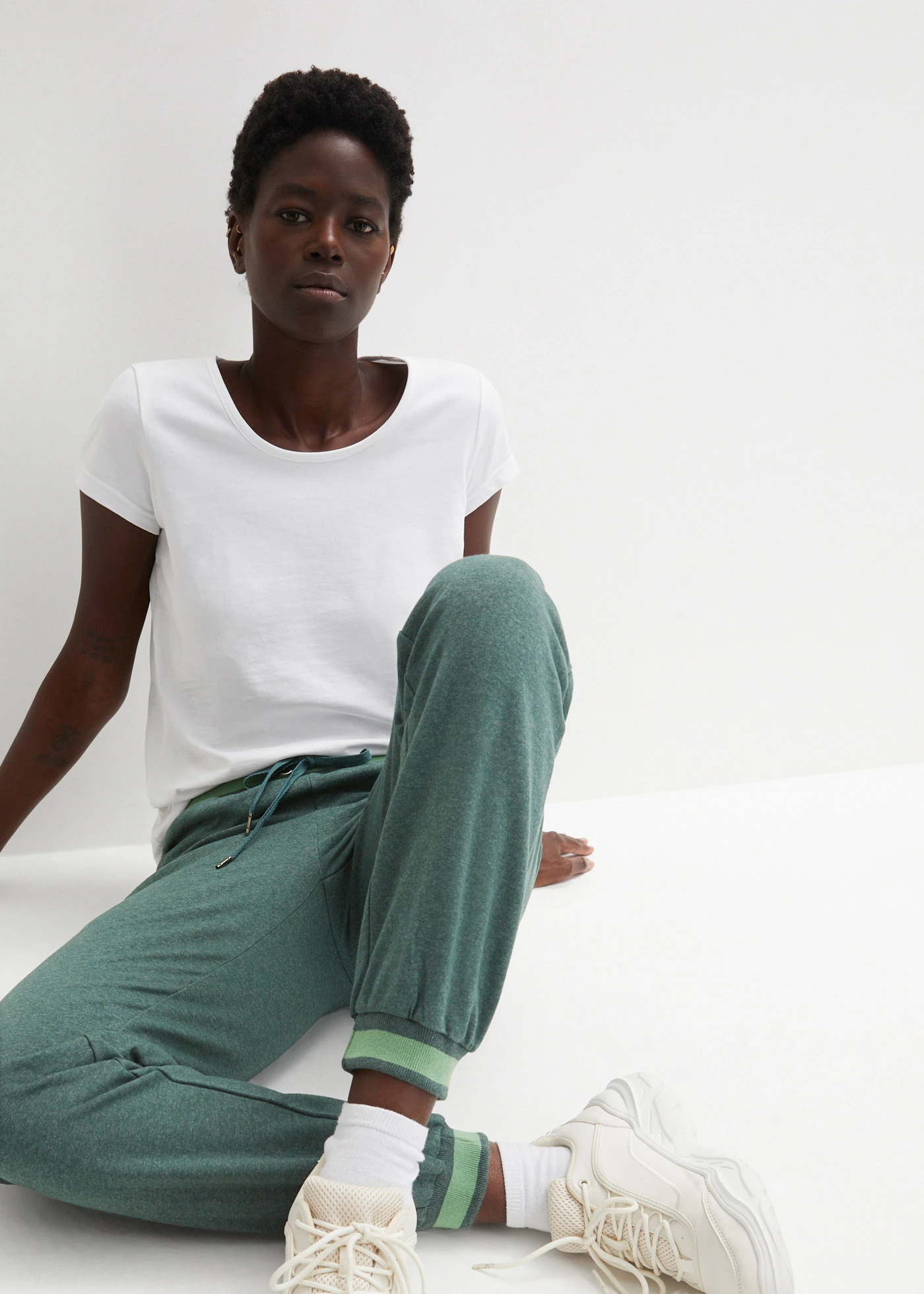 Lot de 2 pantalons sweat • noir+vert foncé chiné • Boutique bonprix