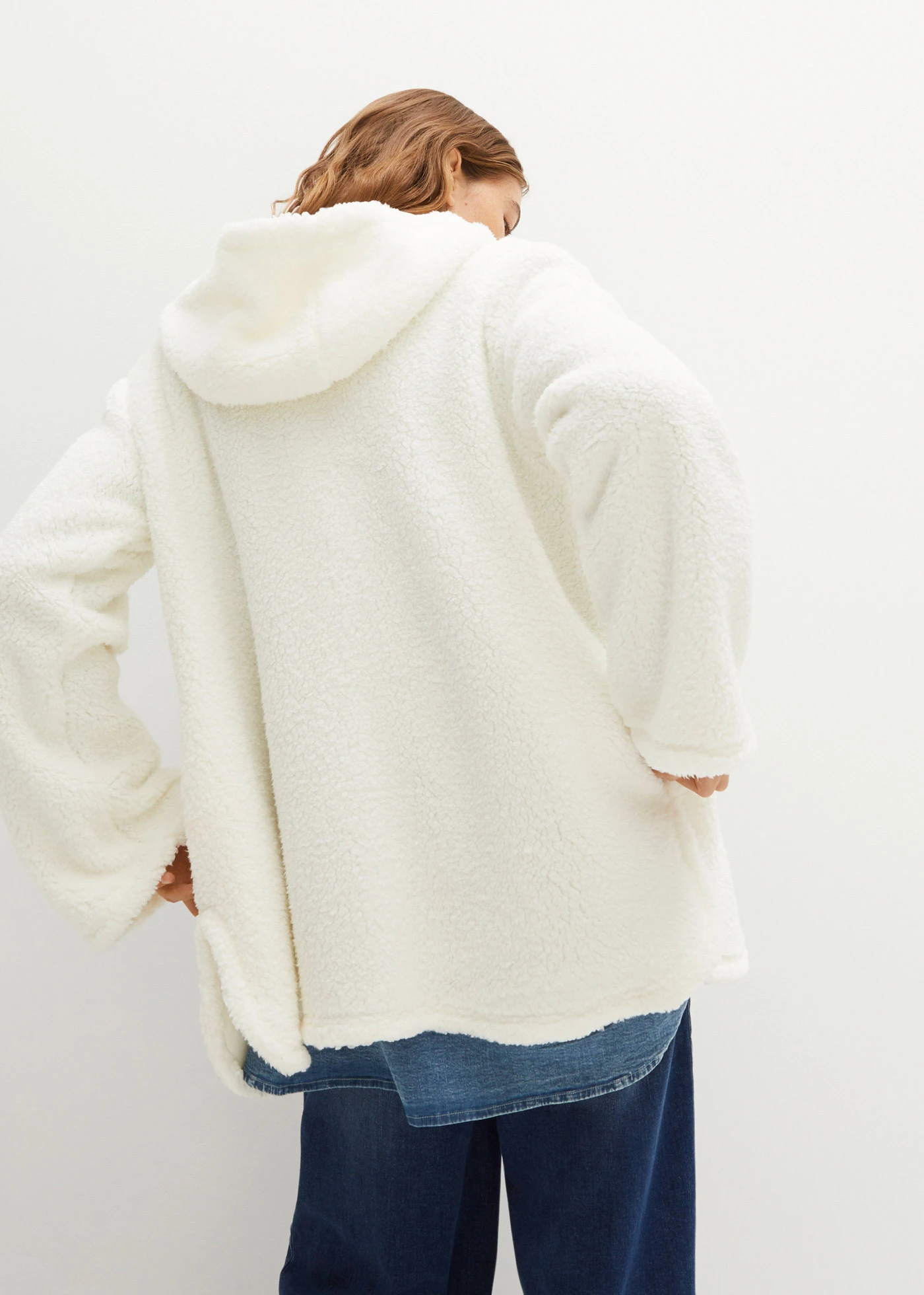 Jachetă din teddy-fleece cu croială A, cu șlițuri laterale • ecru • magazin bonprix